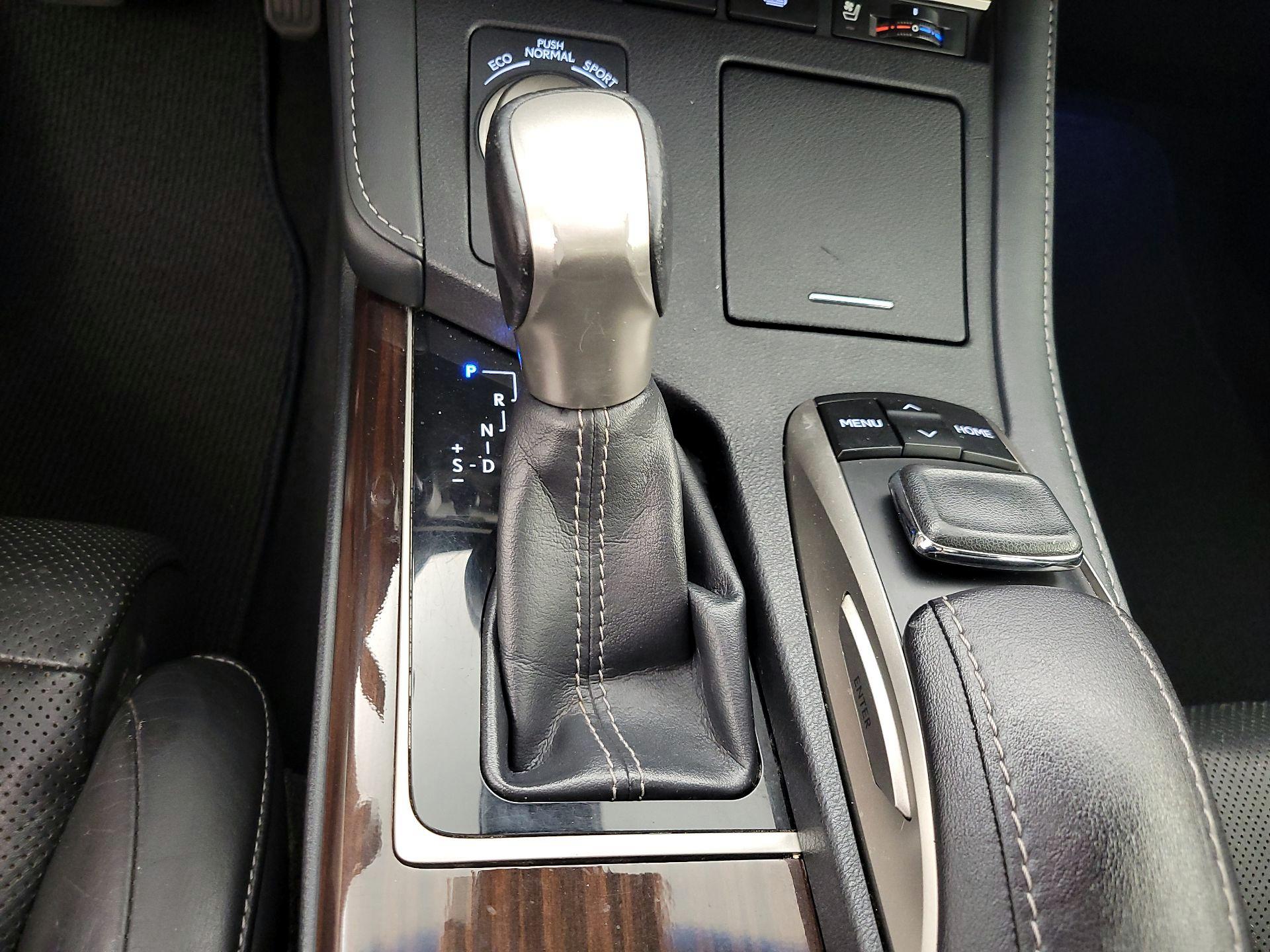 Thumbnail: 2016 Lexus ES - 18