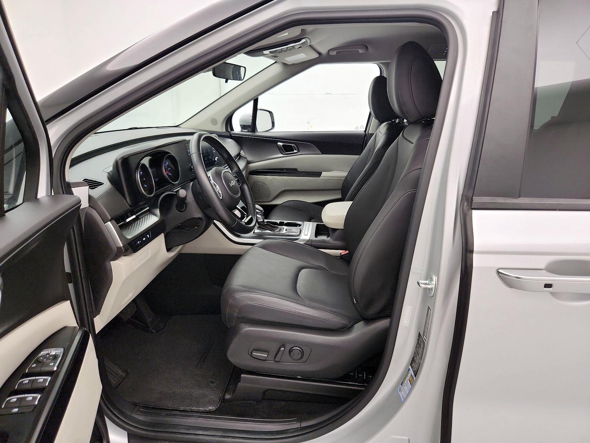 Thumbnail: 2023 Kia Carnival - 11