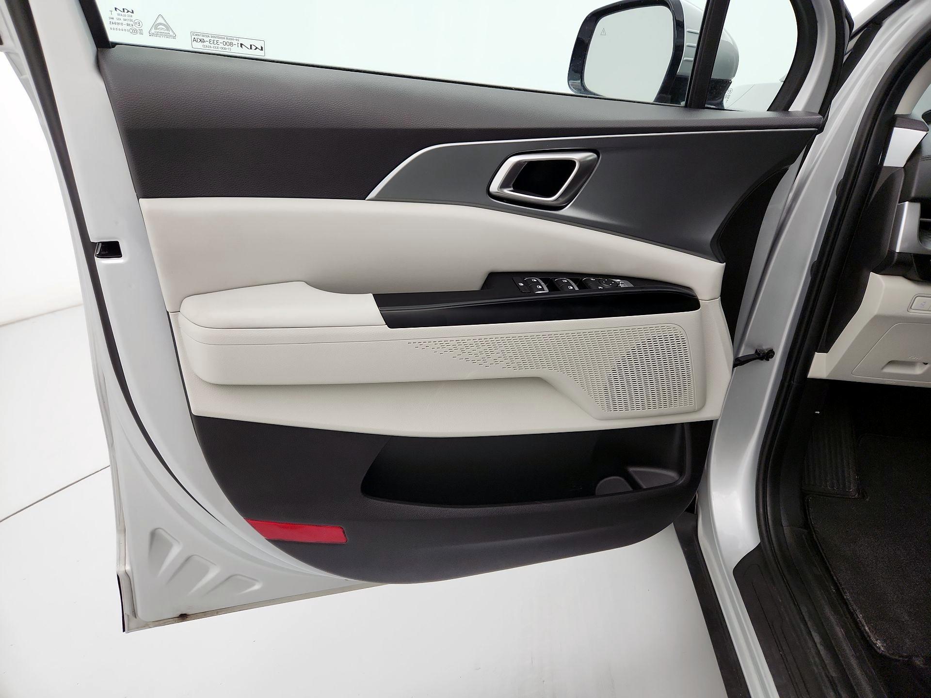 Thumbnail: 2023 Kia Carnival - 12