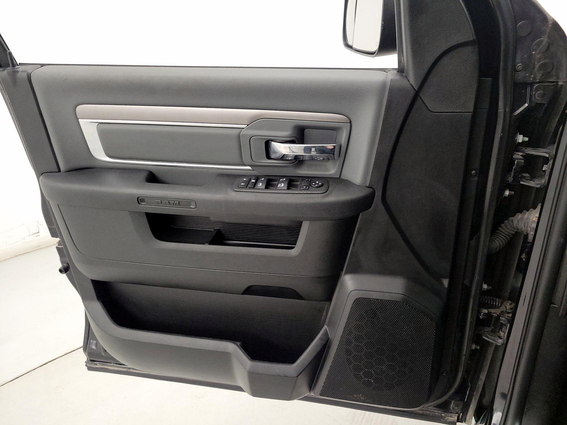 Thumbnail: 2023 RAM 1500 Classic - 12