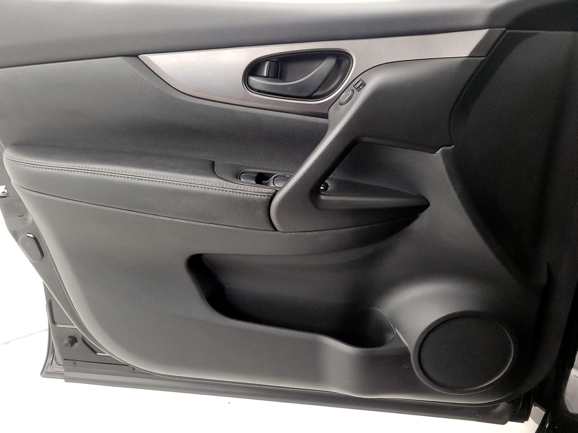 Thumbnail: 2020 Nissan Rogue Sport - 12