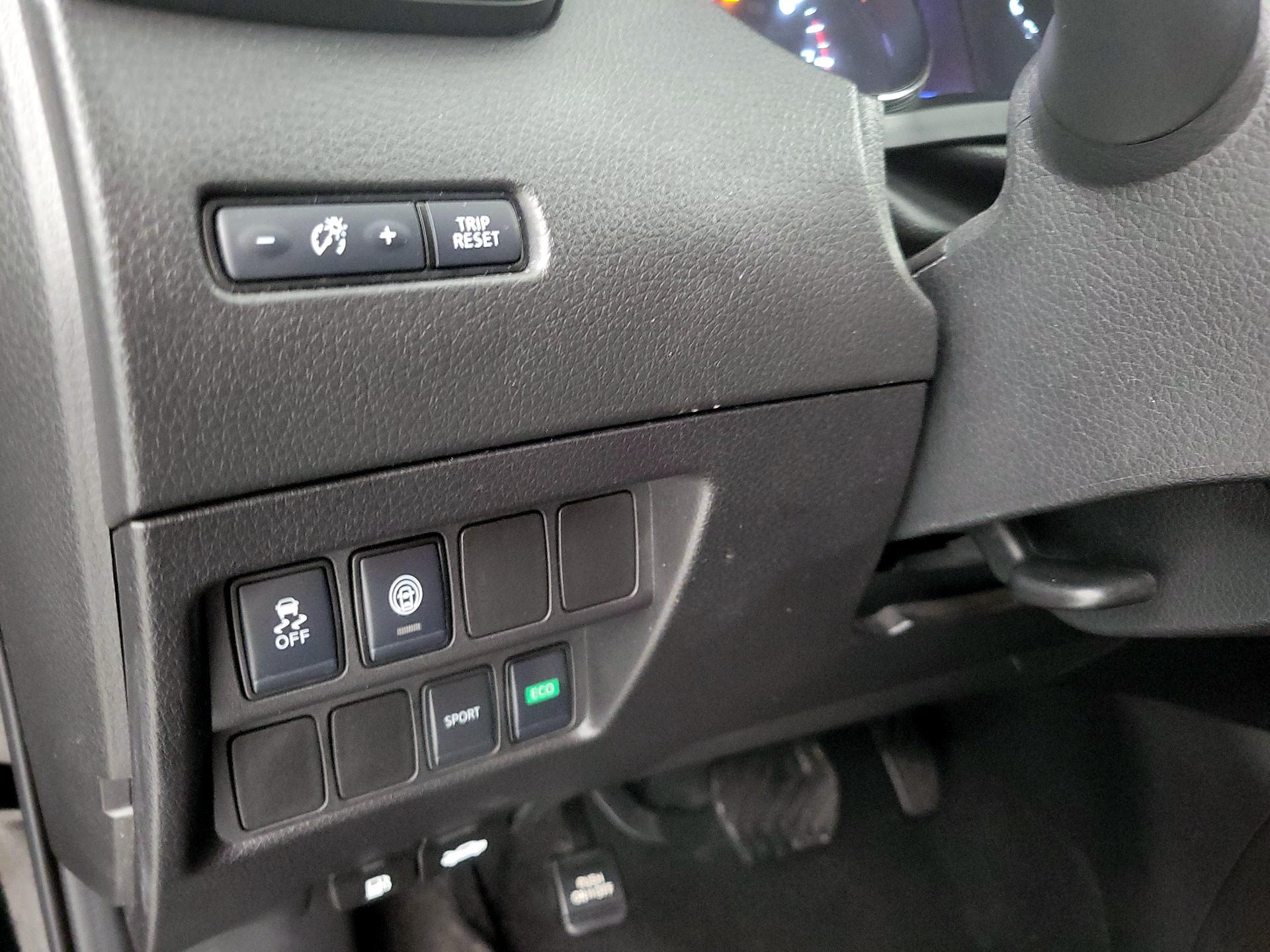 Thumbnail: 2020 Nissan Rogue Sport - 13