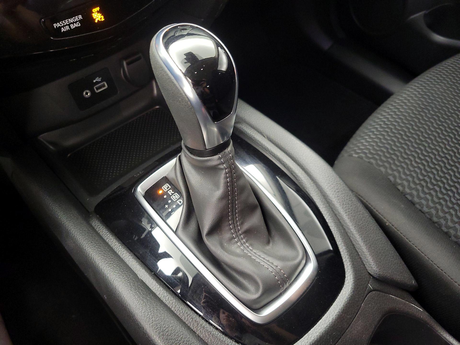 Thumbnail: 2020 Nissan Rogue Sport - 17