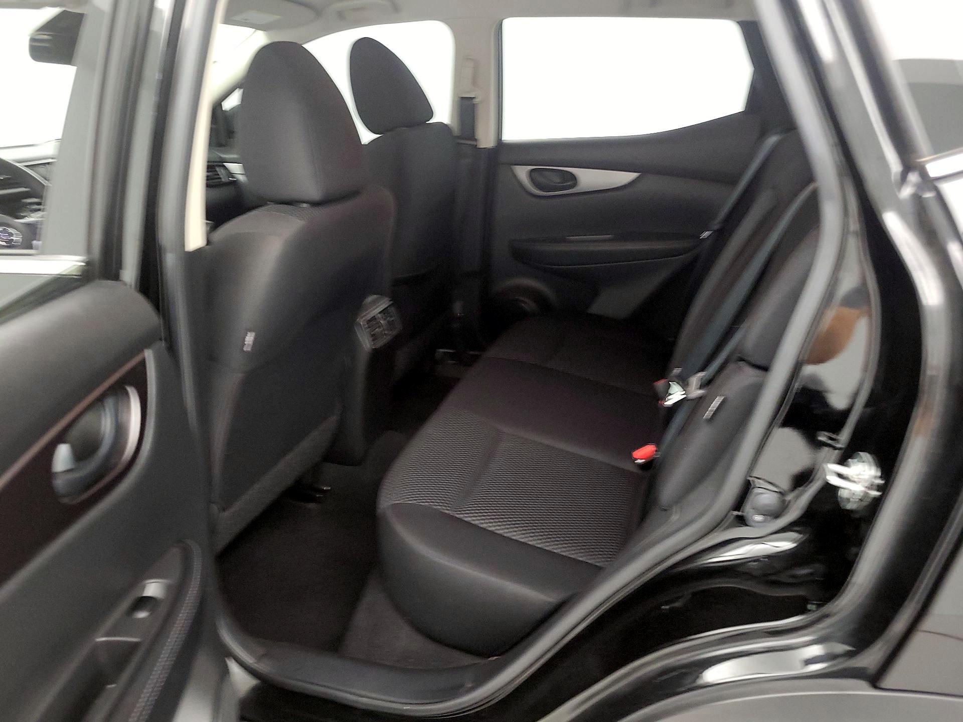 Thumbnail: 2020 Nissan Rogue Sport - 19