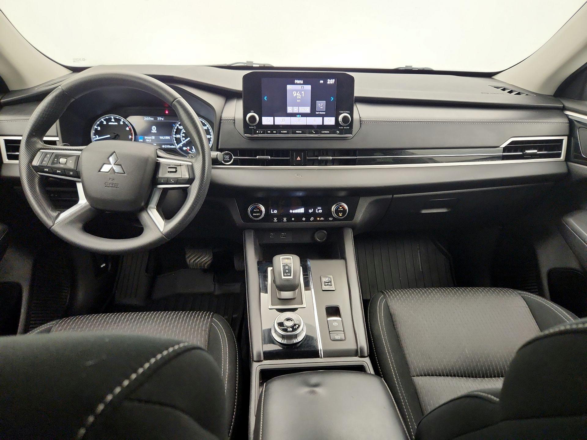Thumbnail: 2022 Mitsubishi Outlander - 9