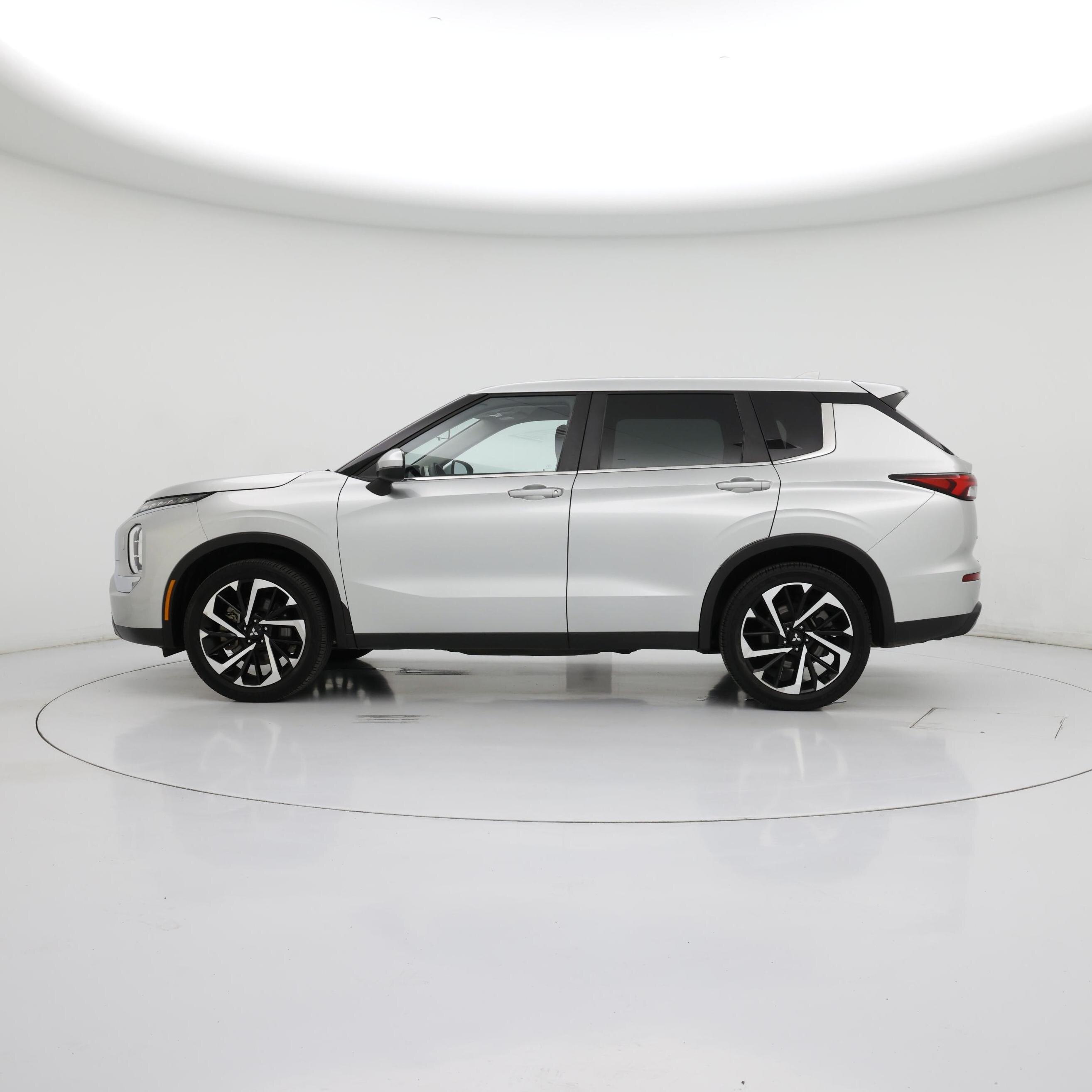 Thumbnail: 2022 Mitsubishi Outlander - 3