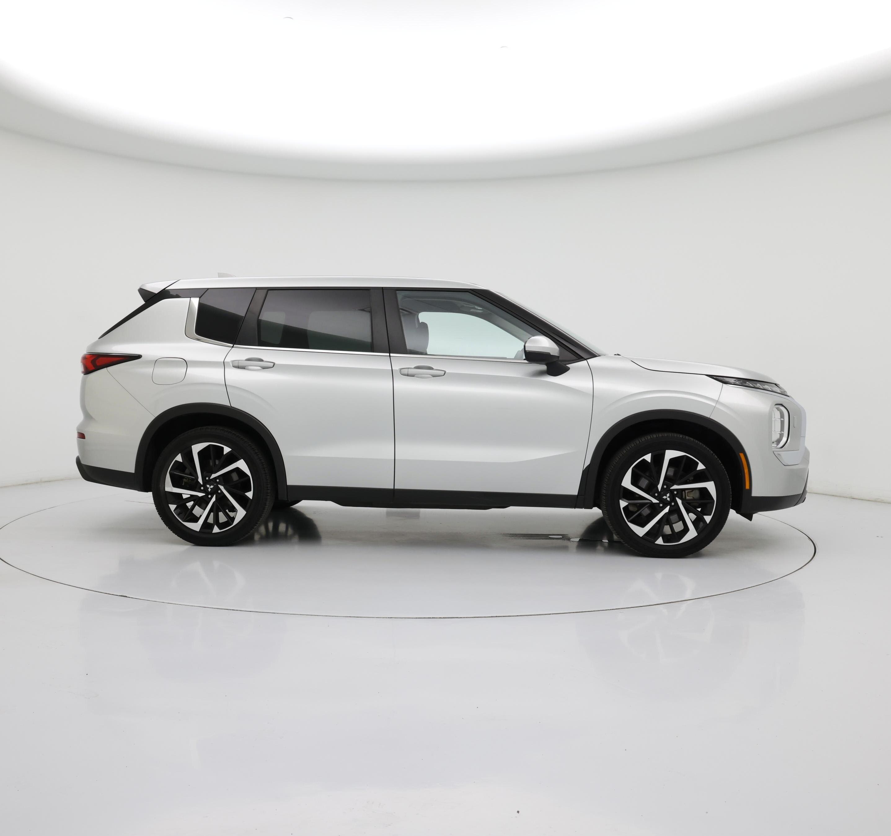 Thumbnail: 2022 Mitsubishi Outlander - 7