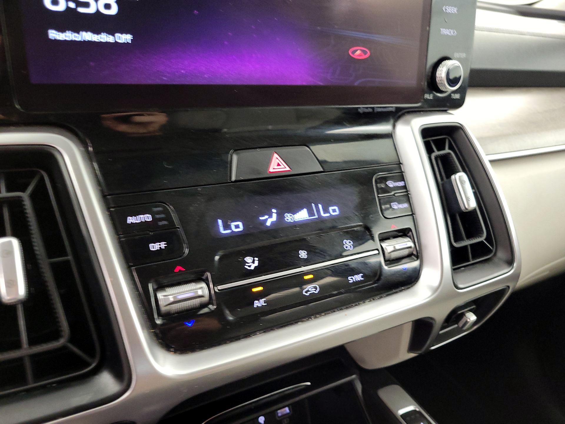 Thumbnail: 2022 Kia Sorento - 17