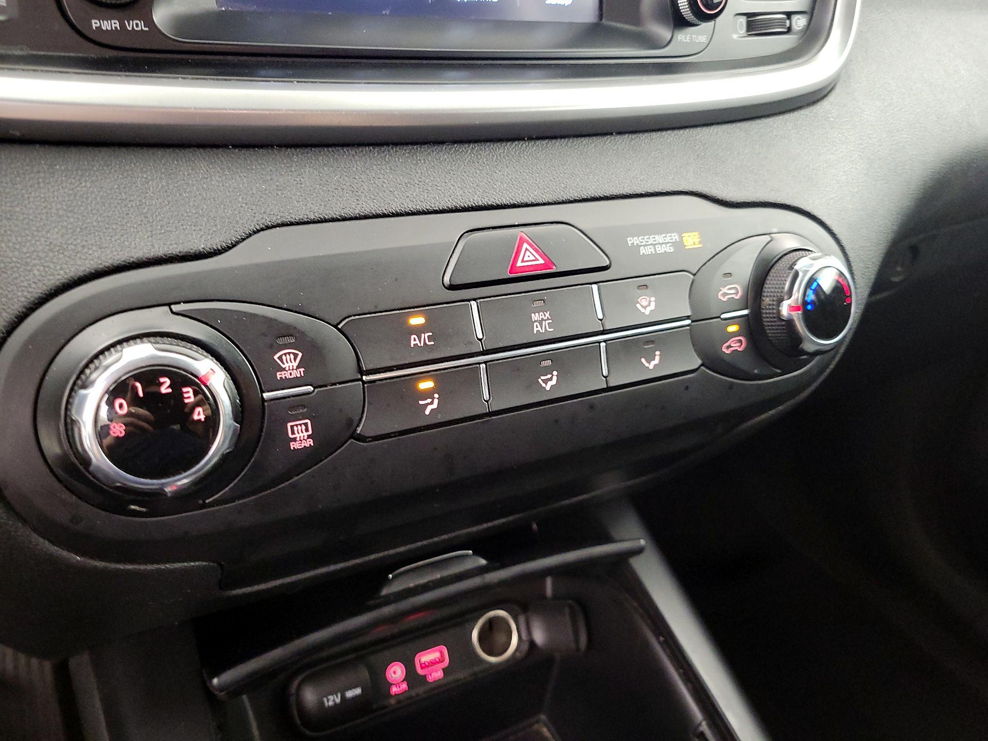Thumbnail: 2020 Kia Sorento - 16