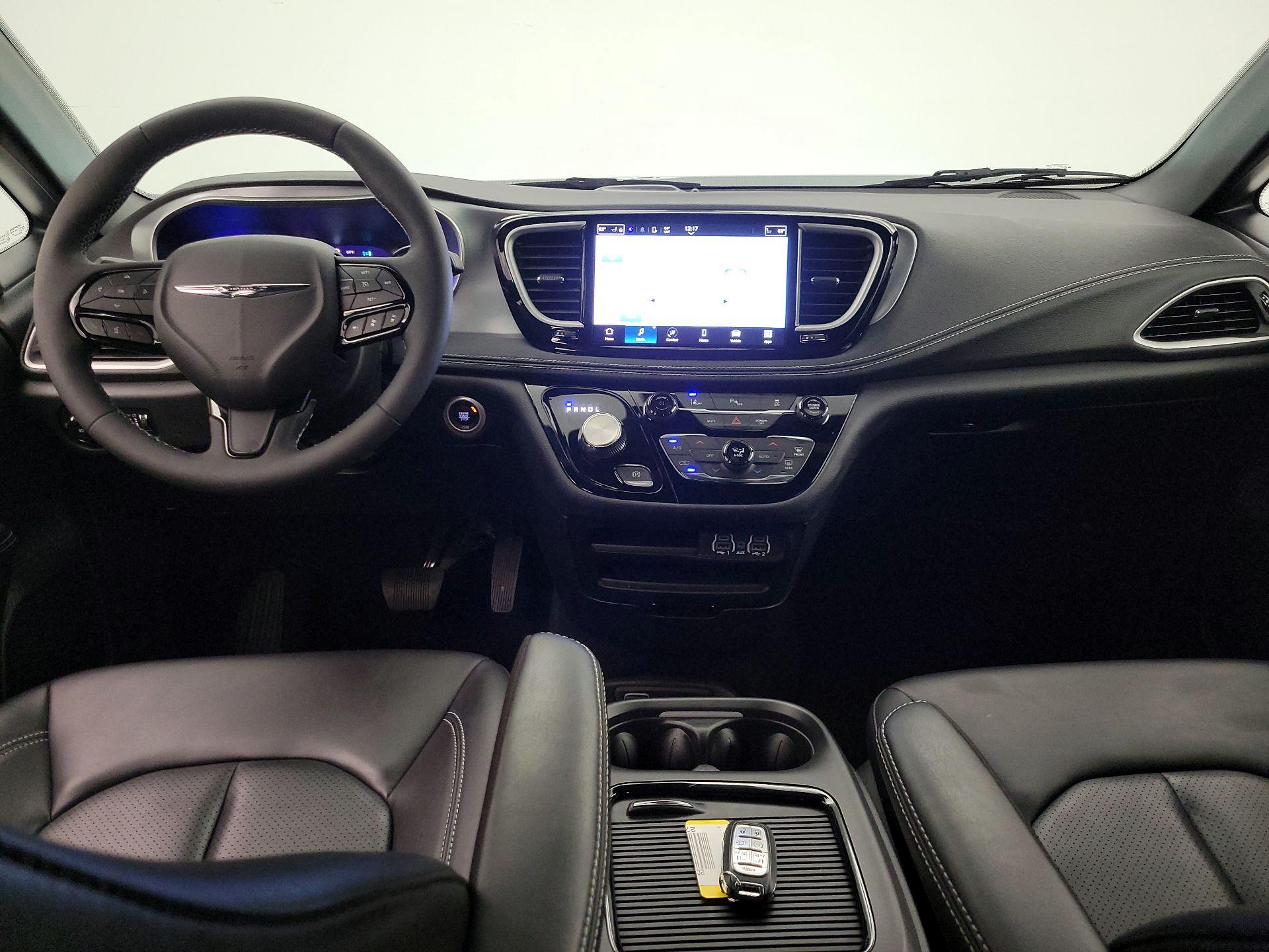 Thumbnail: 2023 Chrysler Pacifica - 9