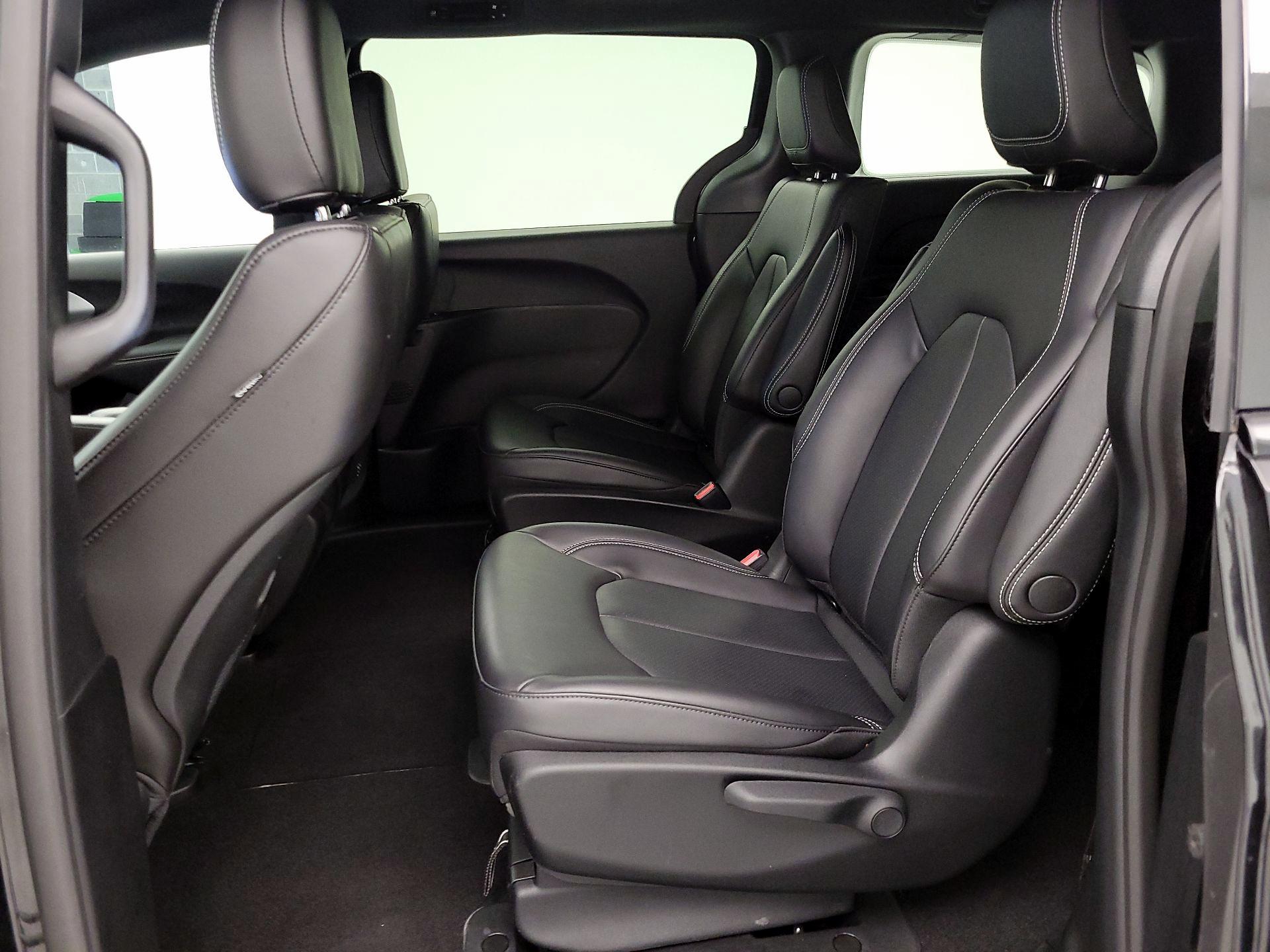 Thumbnail: 2023 Chrysler Pacifica - 19