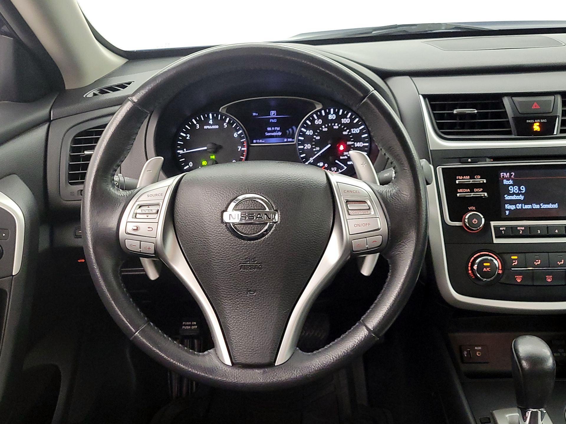 Thumbnail: 2016 Nissan Altima - 10