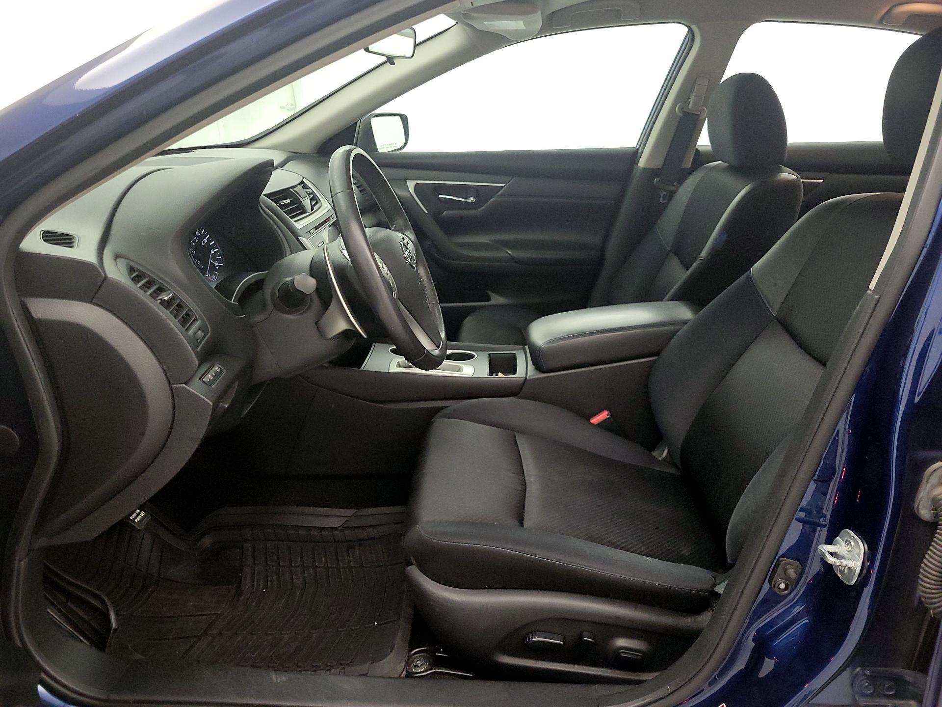 Thumbnail: 2016 Nissan Altima - 11