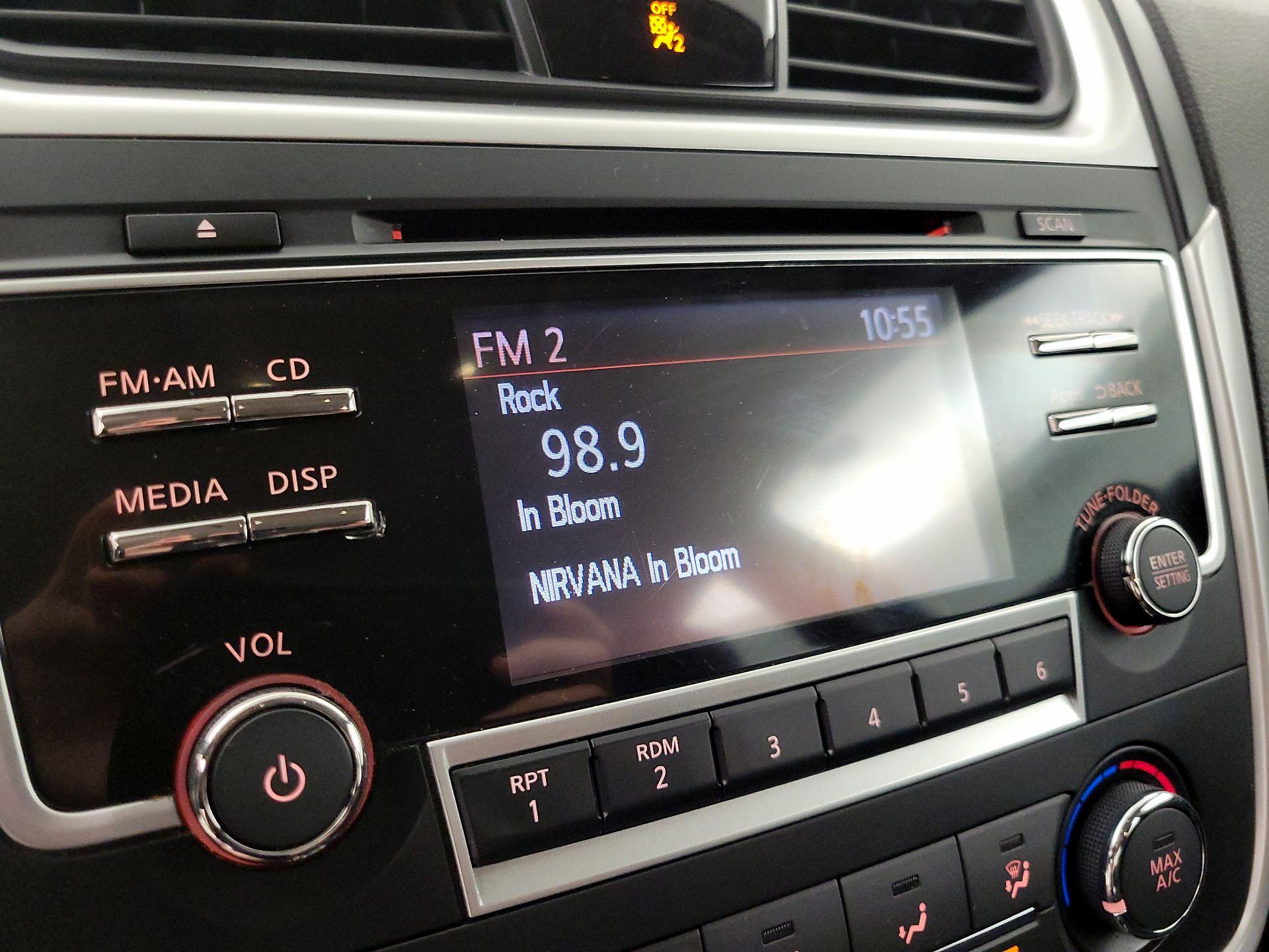 Thumbnail: 2016 Nissan Altima - 15