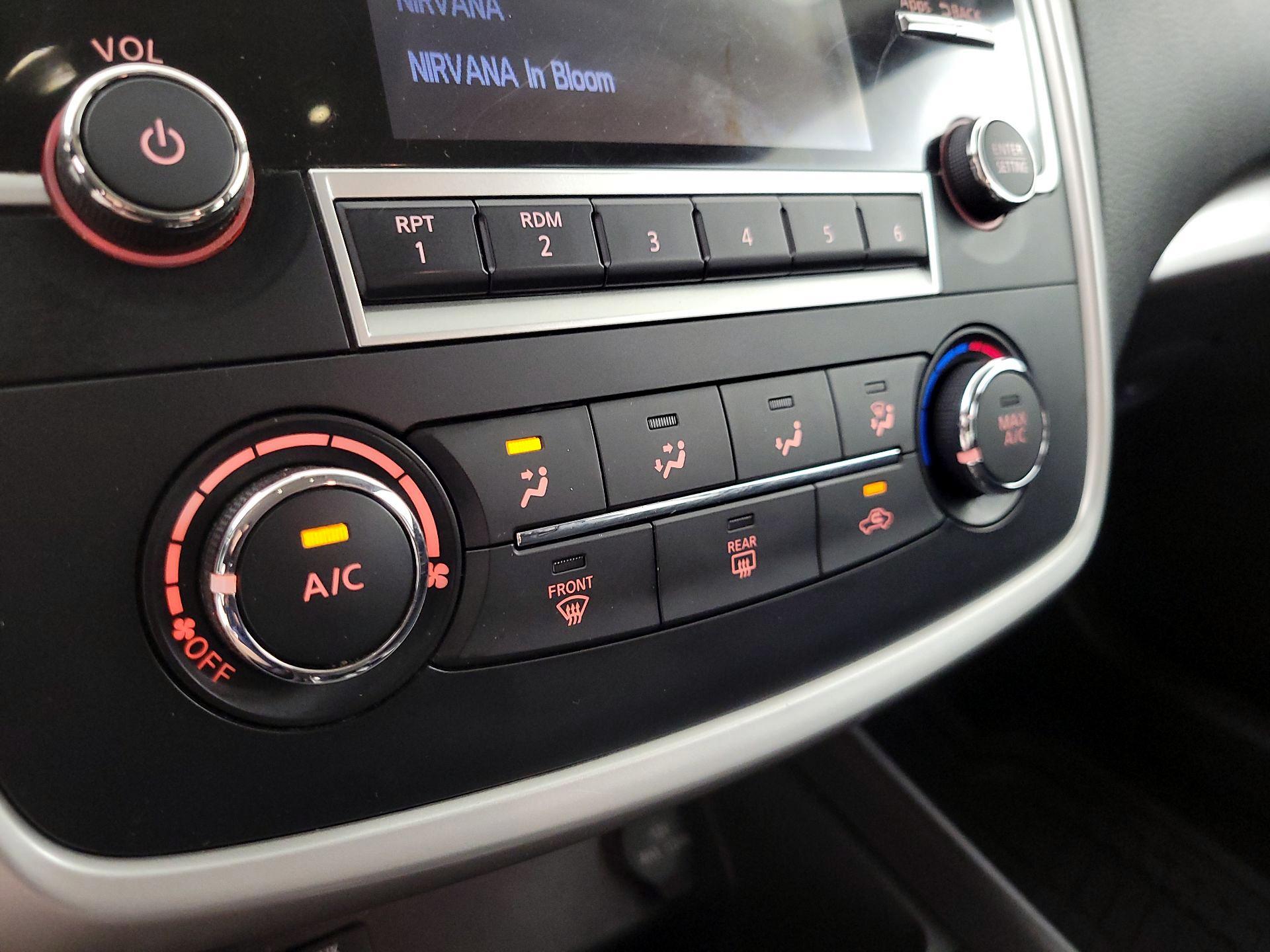 Thumbnail: 2016 Nissan Altima - 16