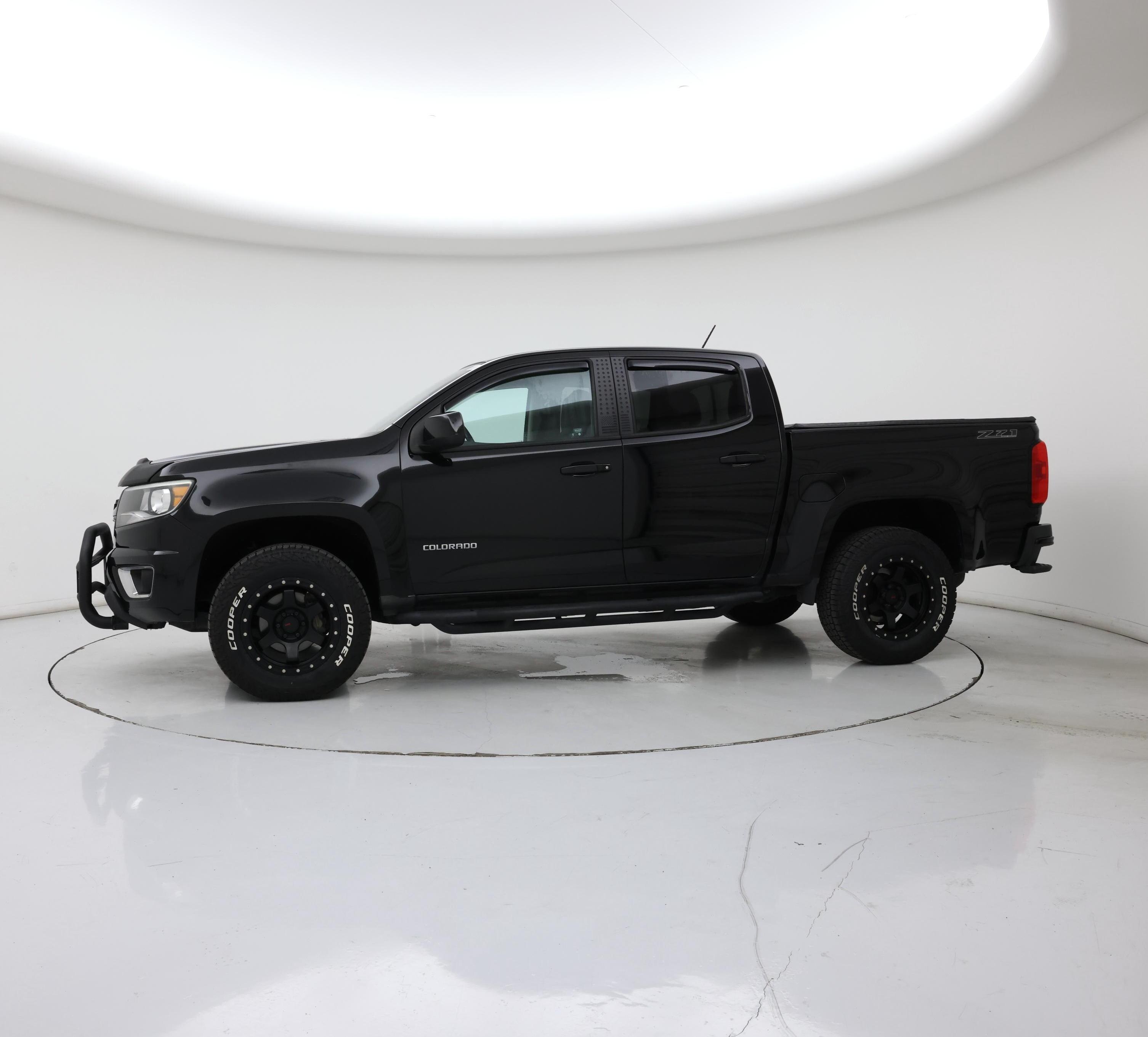 Thumbnail: 2019 Chevrolet Colorado - 3
