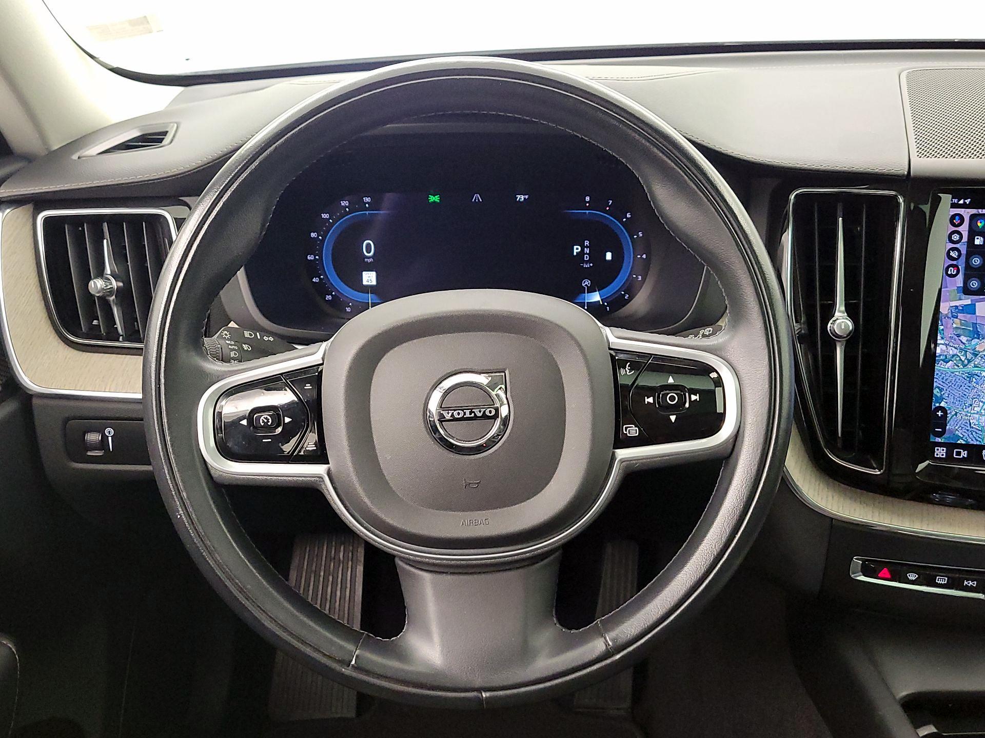 Thumbnail: 2022 Volvo XC60 - 10