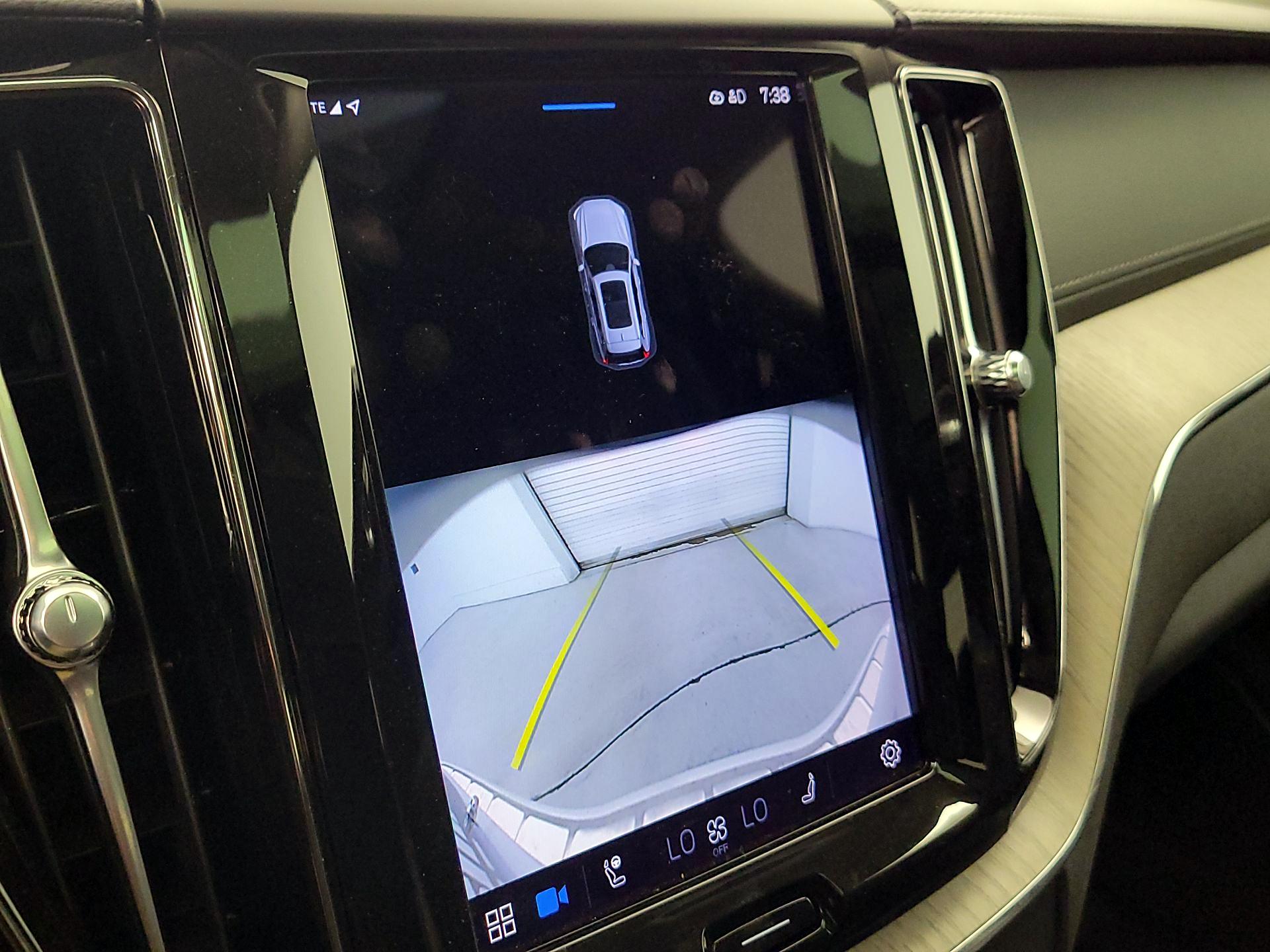 Thumbnail: 2022 Volvo XC60 - 15