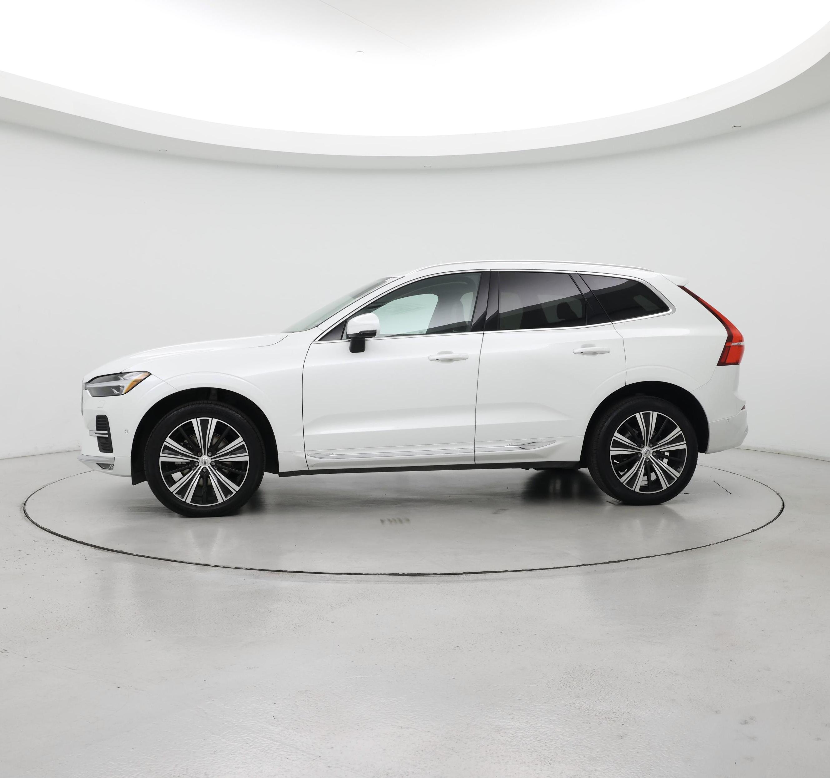Thumbnail: 2022 Volvo XC60 - 3