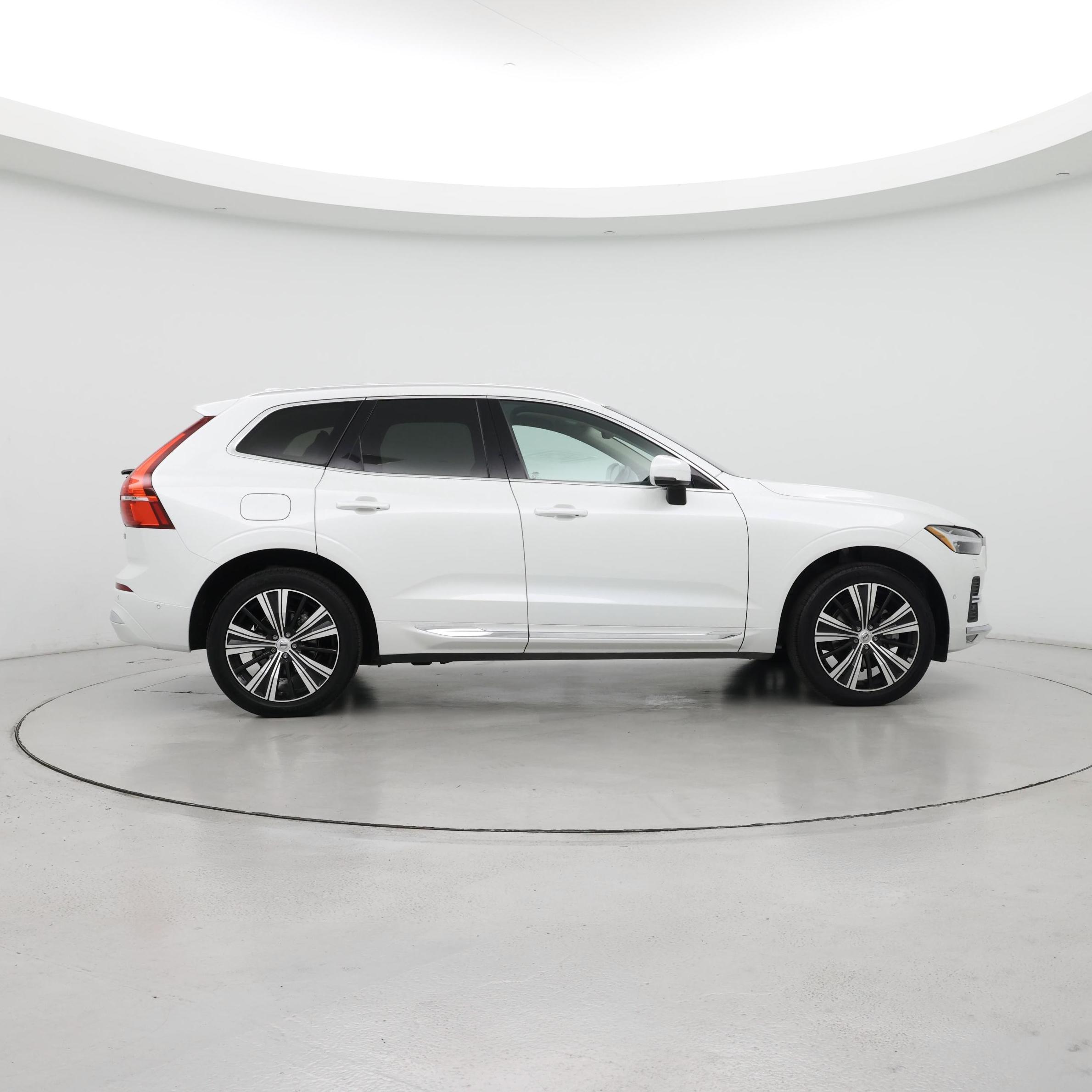Thumbnail: 2022 Volvo XC60 - 7