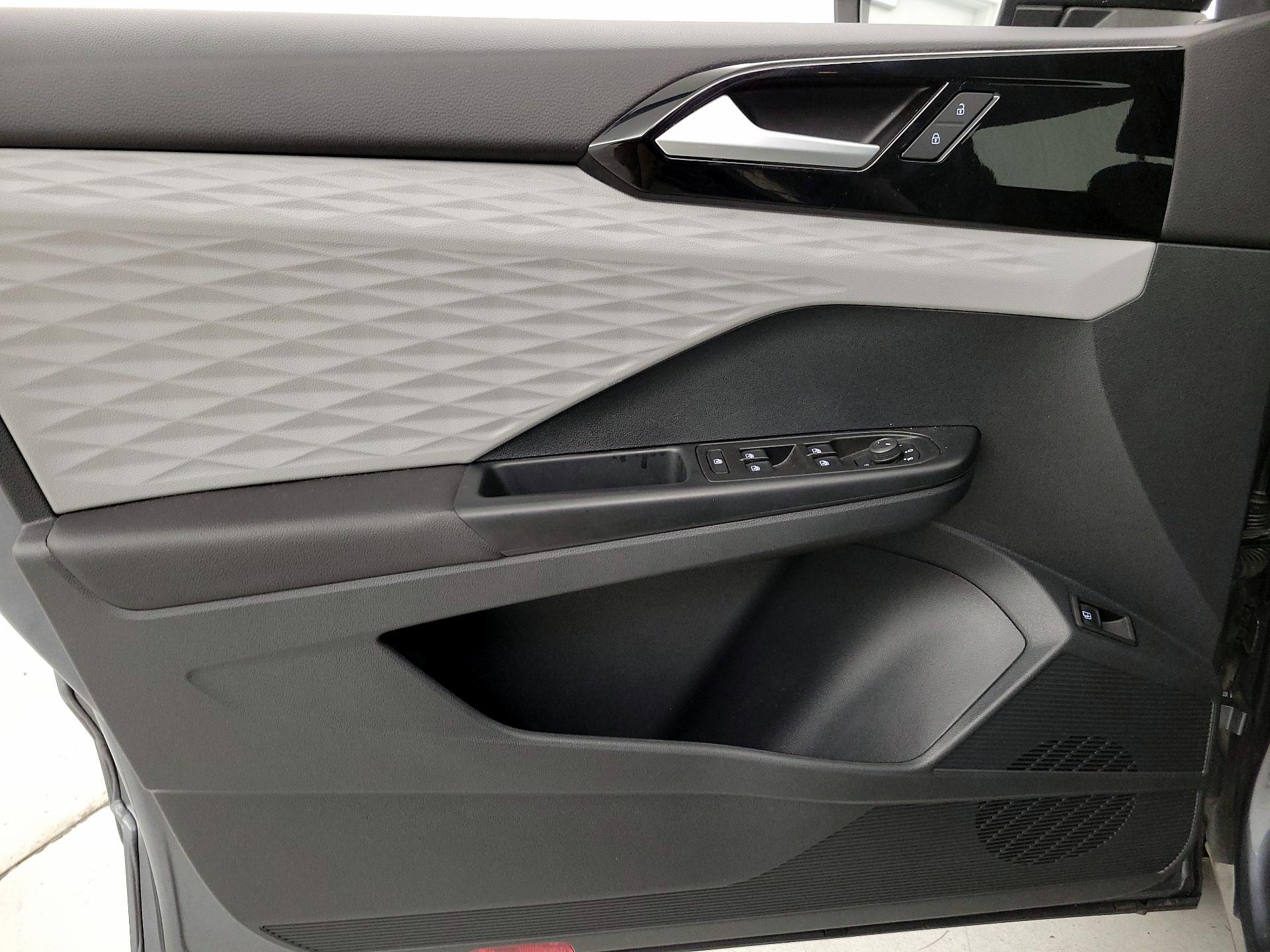 Thumbnail: 2023 Volkswagen Taos - 12