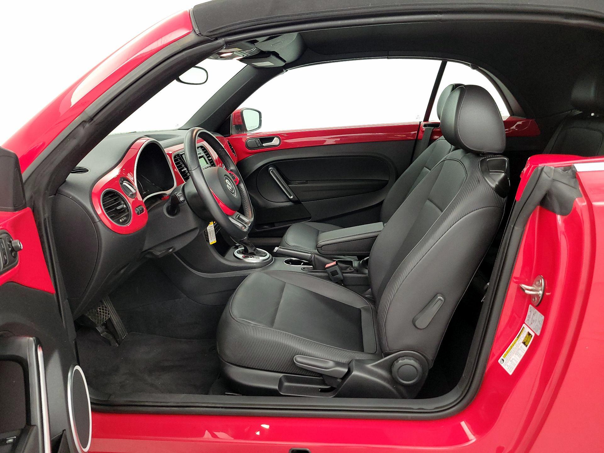 Thumbnail: 2015 Volkswagen Beetle - 11
