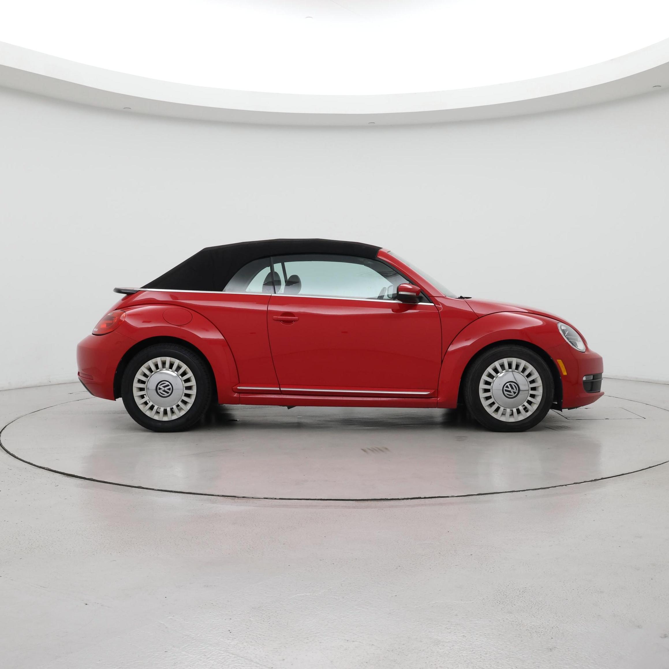 Thumbnail: 2015 Volkswagen Beetle - 7