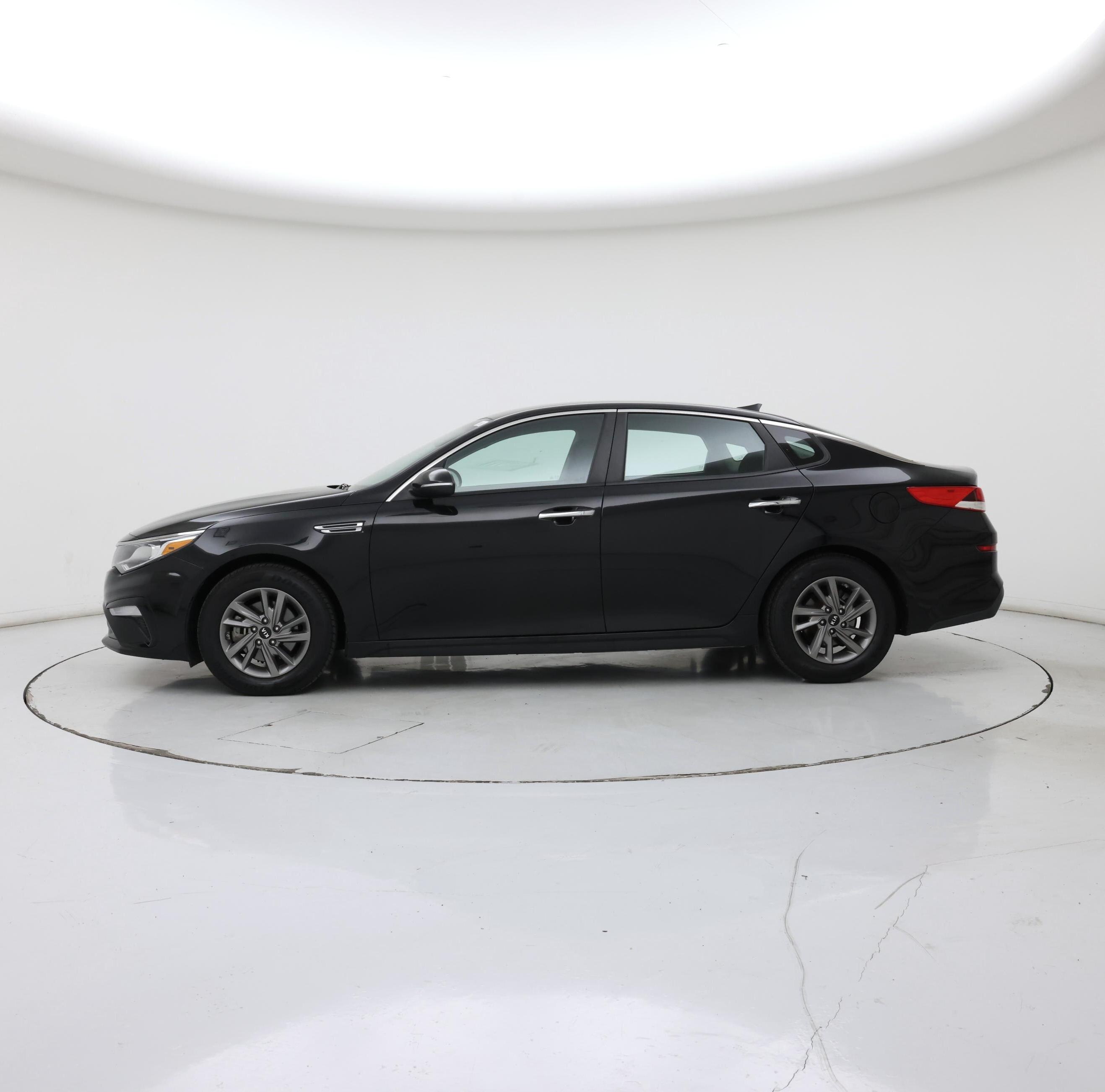 Thumbnail: 2020 Kia Optima - 3