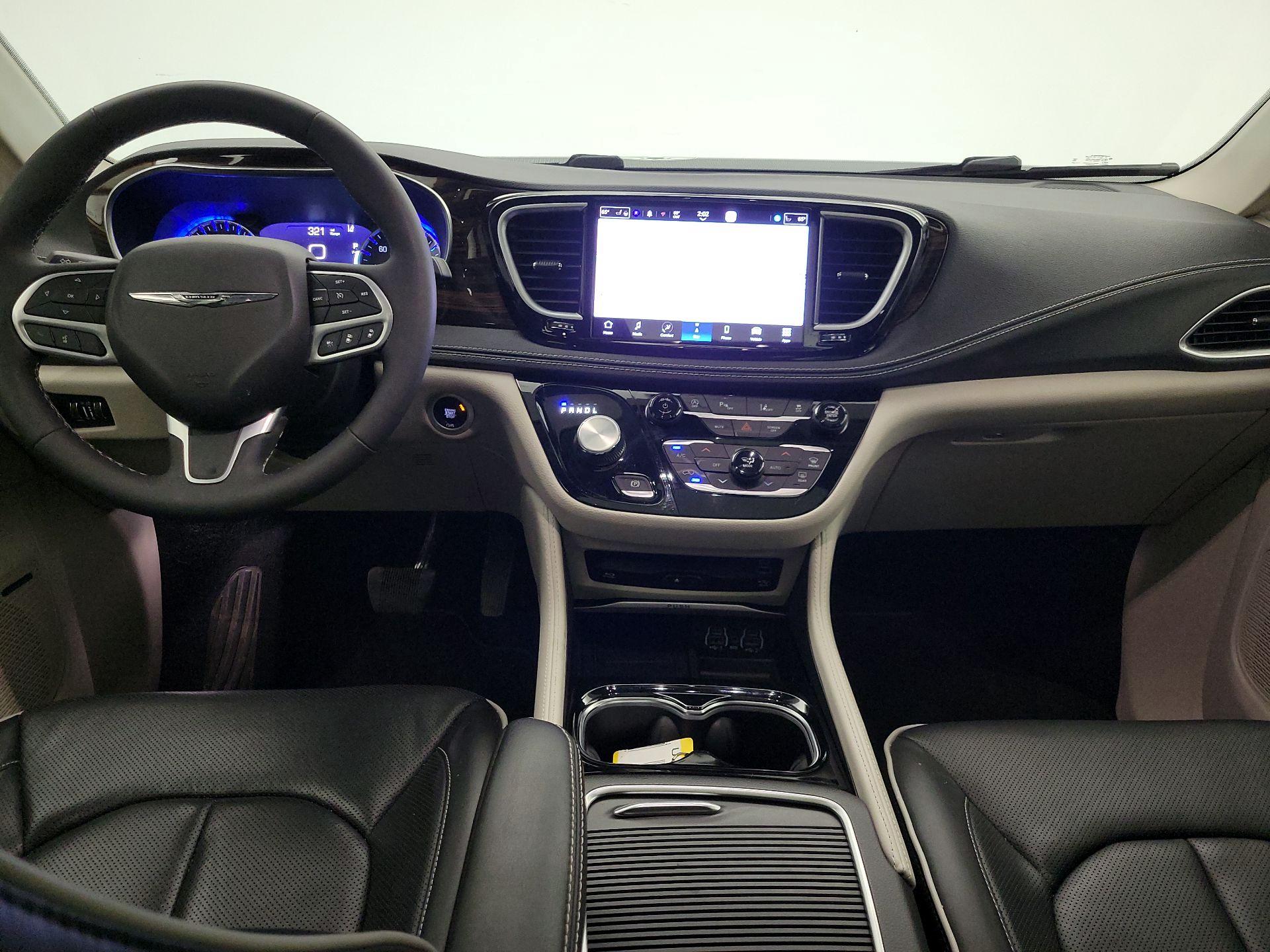 Thumbnail: 2023 Chrysler Pacifica - 9