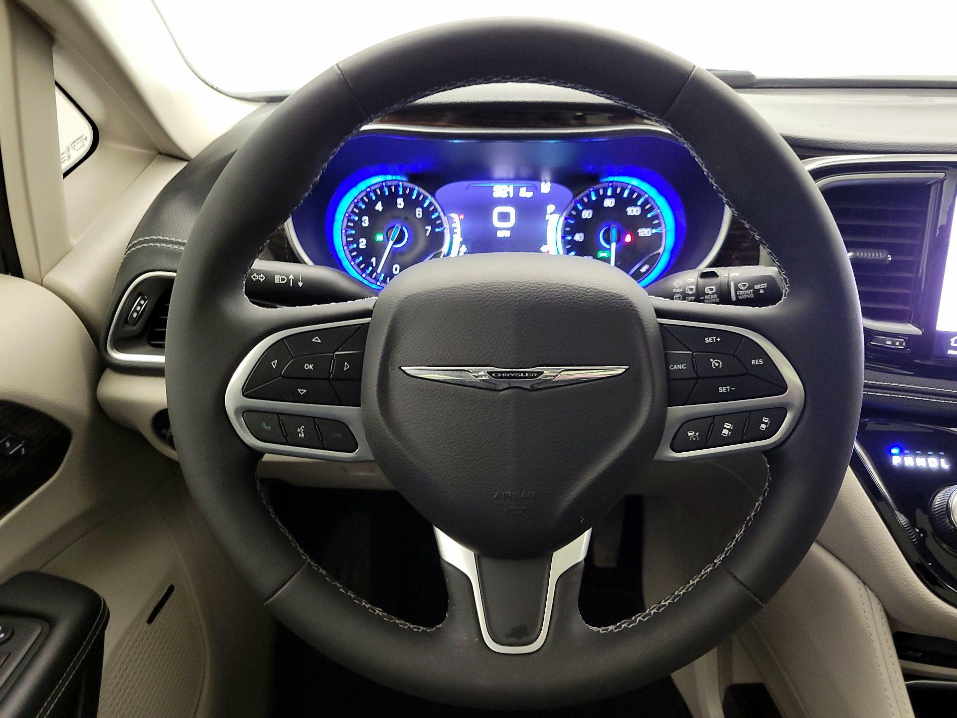 Thumbnail: 2023 Chrysler Pacifica - 10