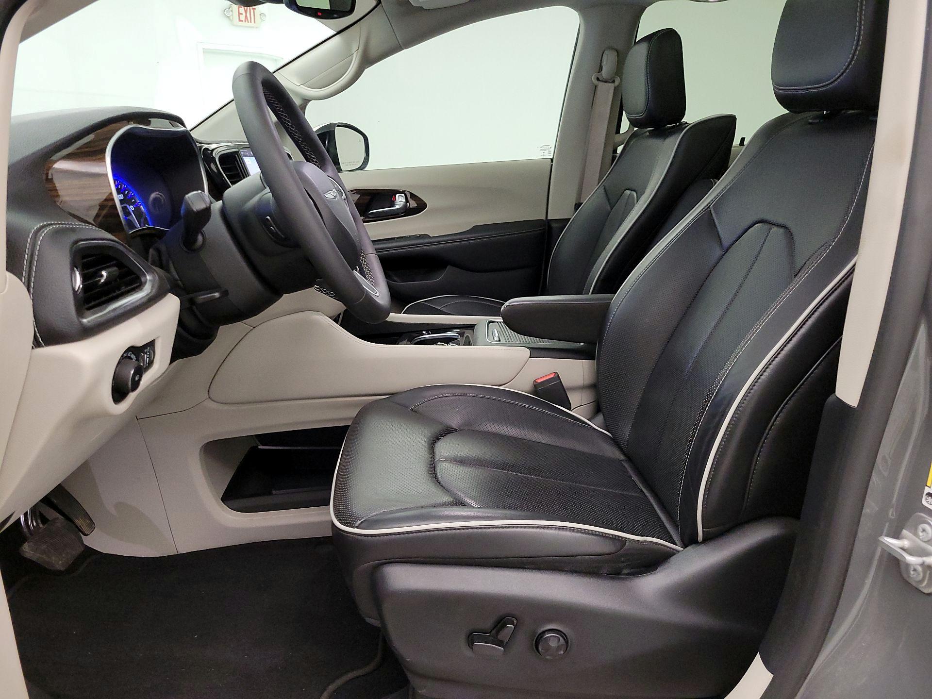Thumbnail: 2023 Chrysler Pacifica - 11