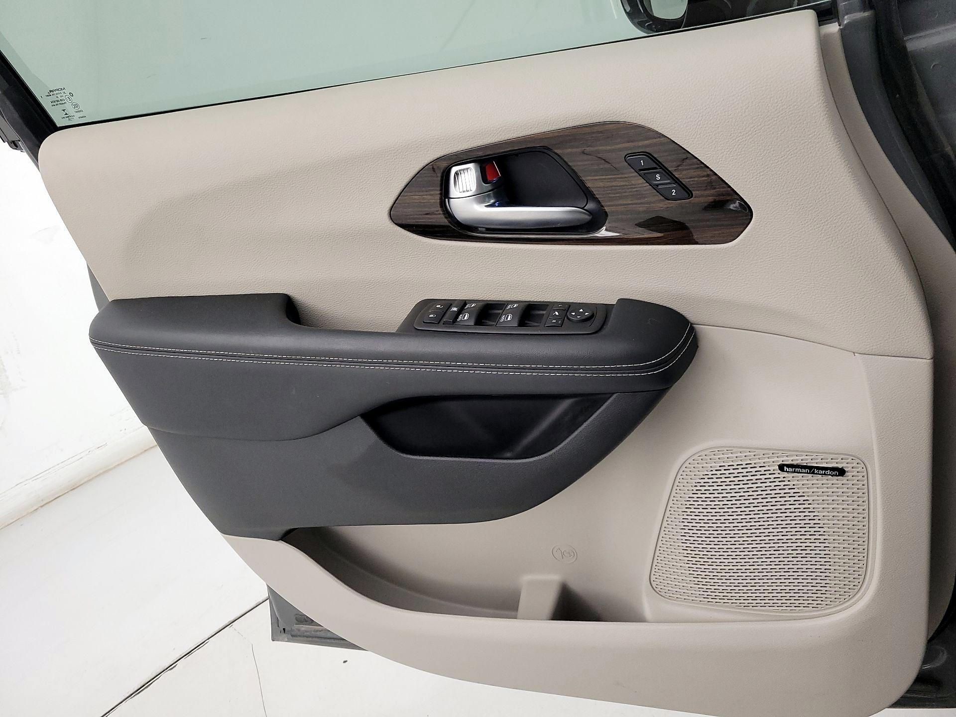 Thumbnail: 2023 Chrysler Pacifica - 12