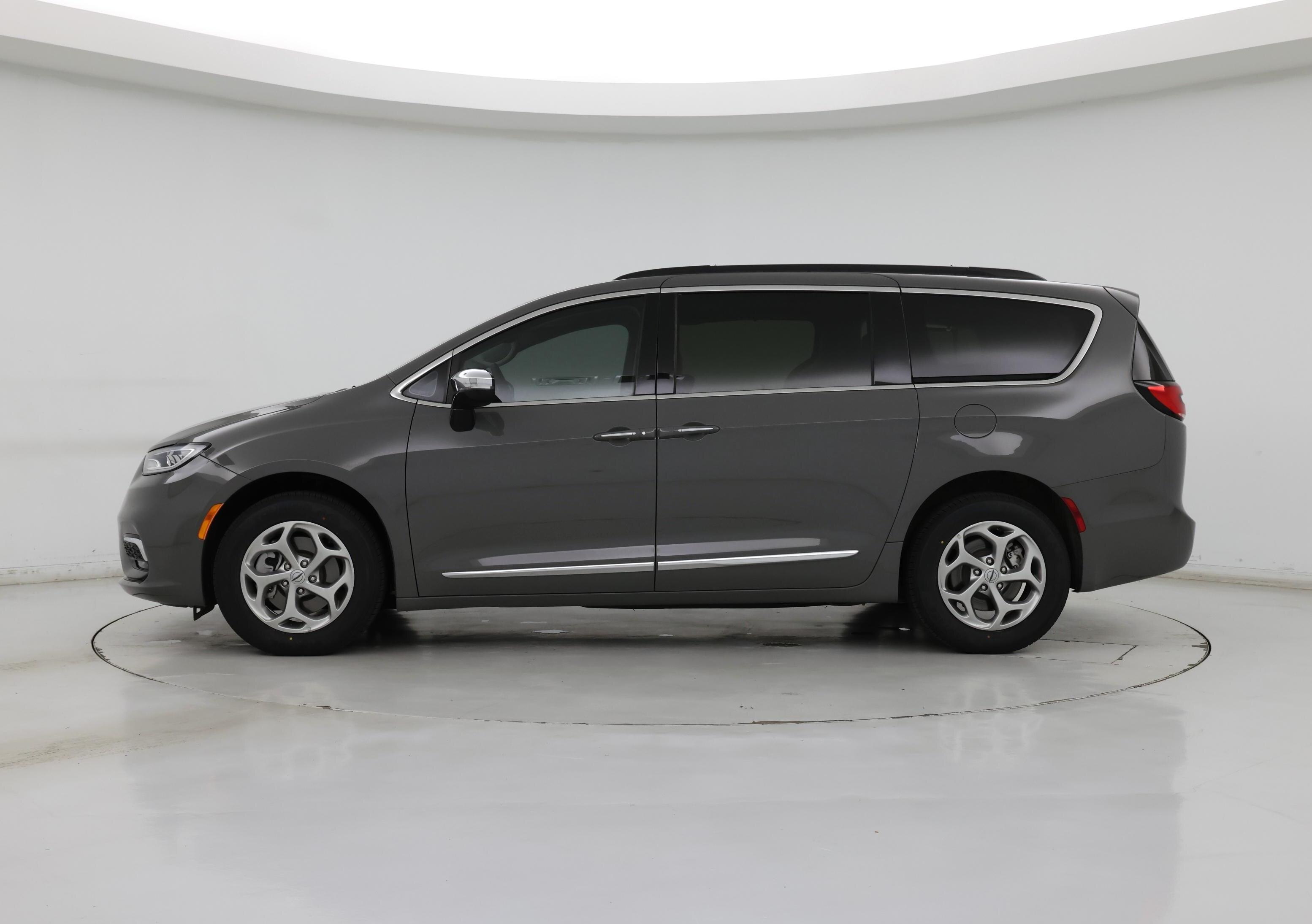 Thumbnail: 2023 Chrysler Pacifica - 3