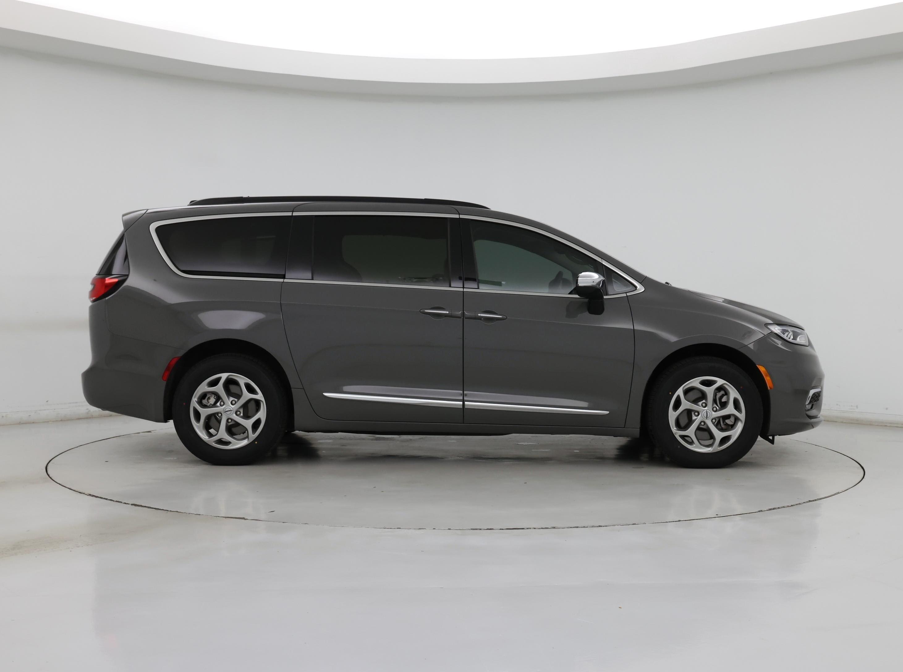 Thumbnail: 2023 Chrysler Pacifica - 7