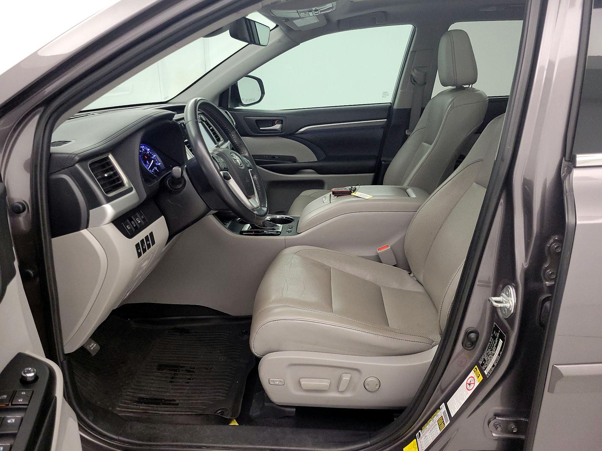 Thumbnail: 2019 Toyota Highlander - 11