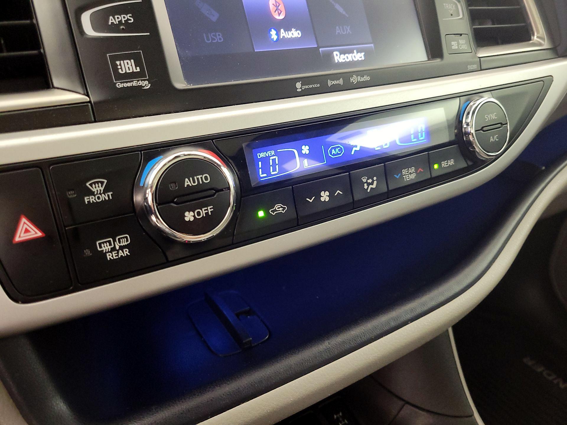 Thumbnail: 2019 Toyota Highlander - 15