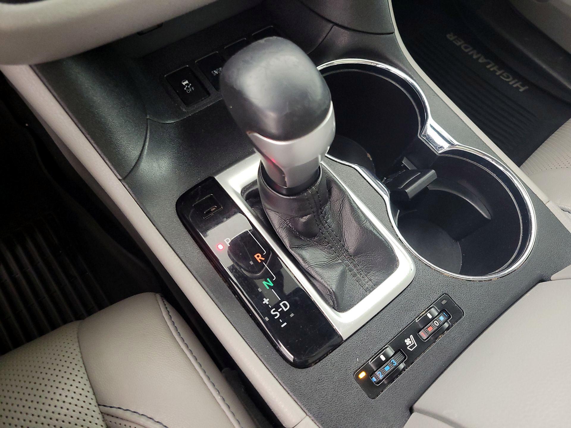 Thumbnail: 2019 Toyota Highlander - 16