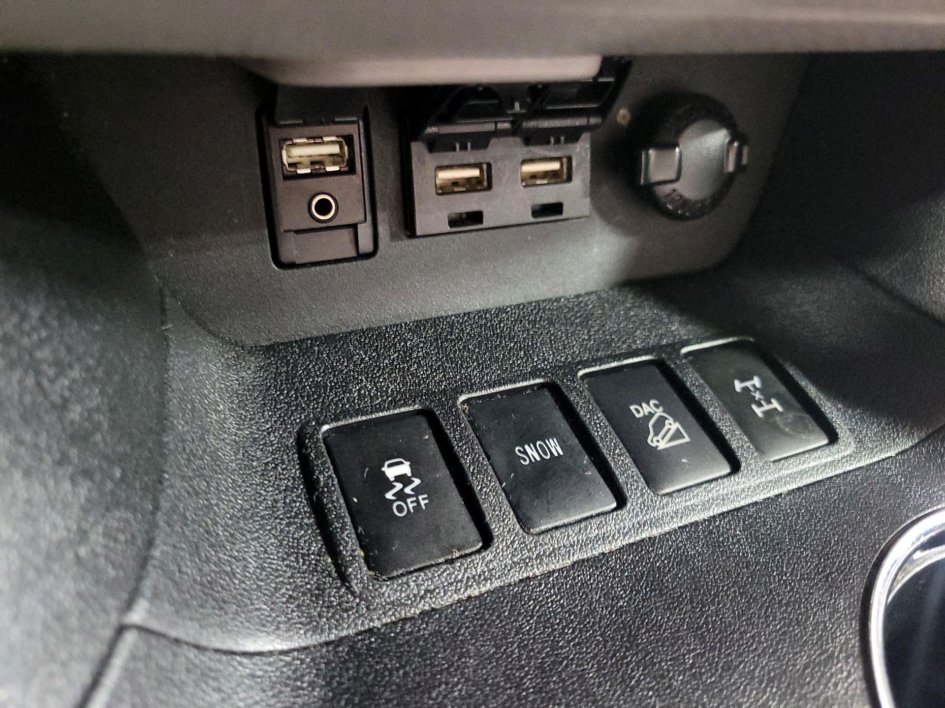 Thumbnail: 2019 Toyota Highlander - 17