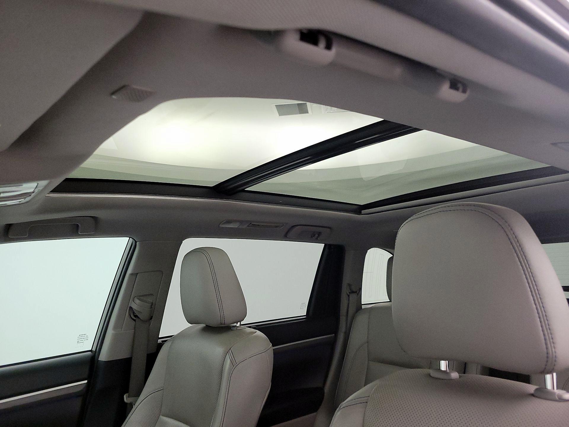 Thumbnail: 2019 Toyota Highlander - 18
