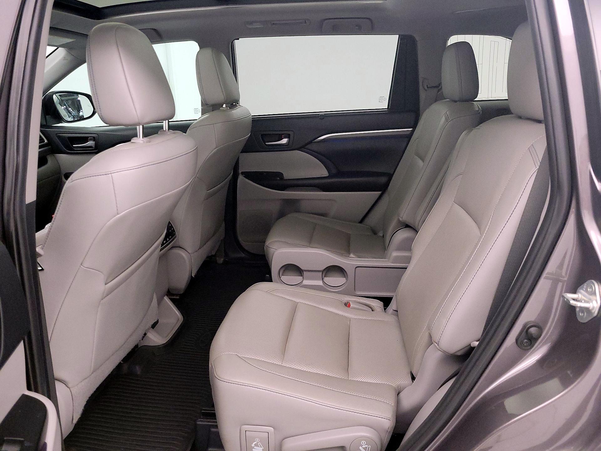 Thumbnail: 2019 Toyota Highlander - 19