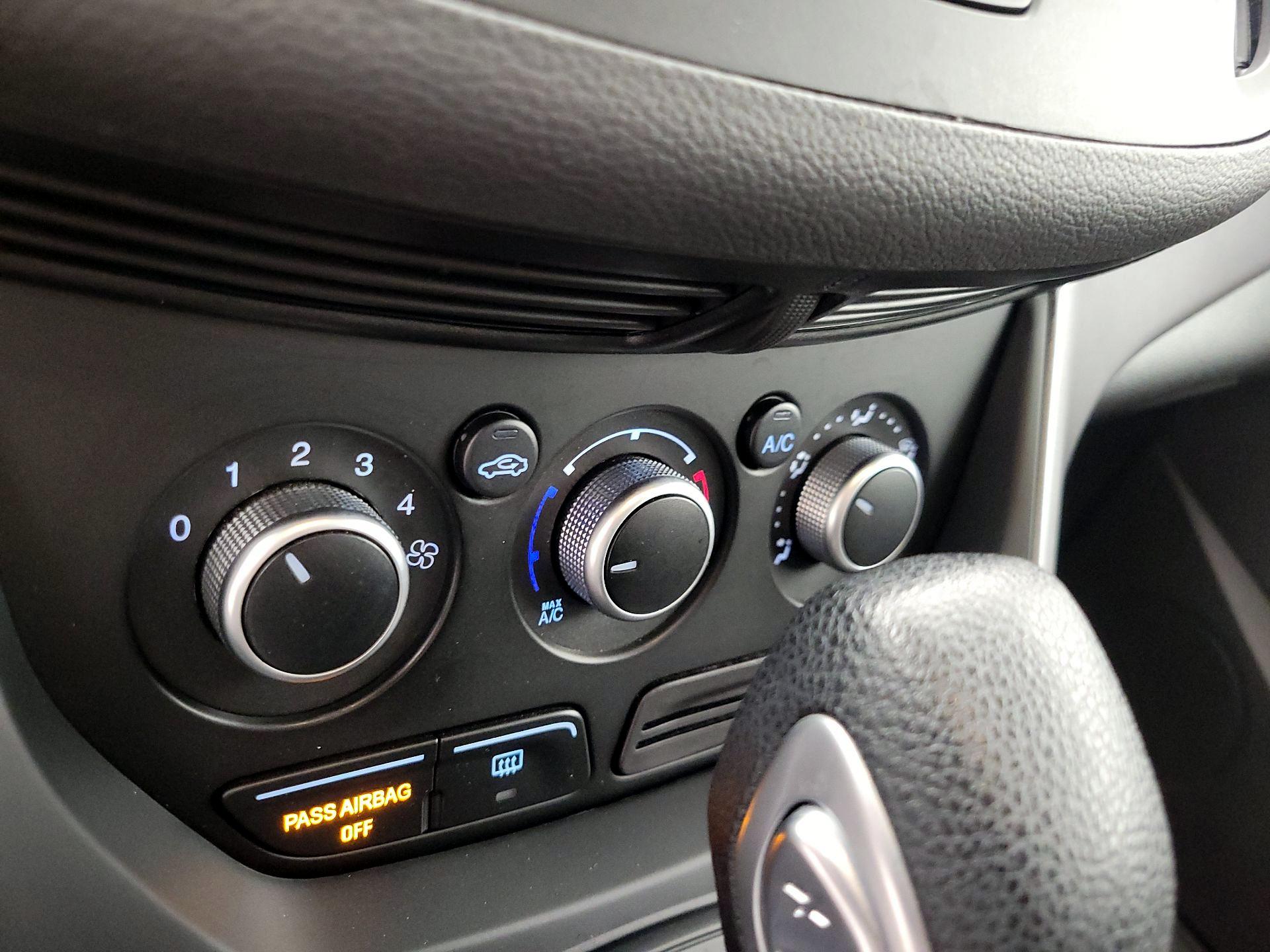 Thumbnail: 2015 Ford Escape - 16