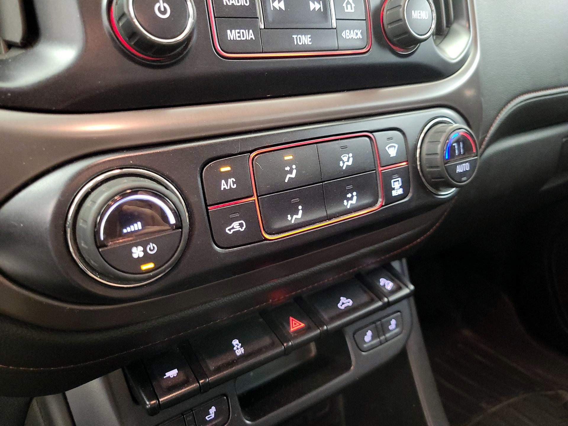 Thumbnail: 2015 GMC Canyon - 16