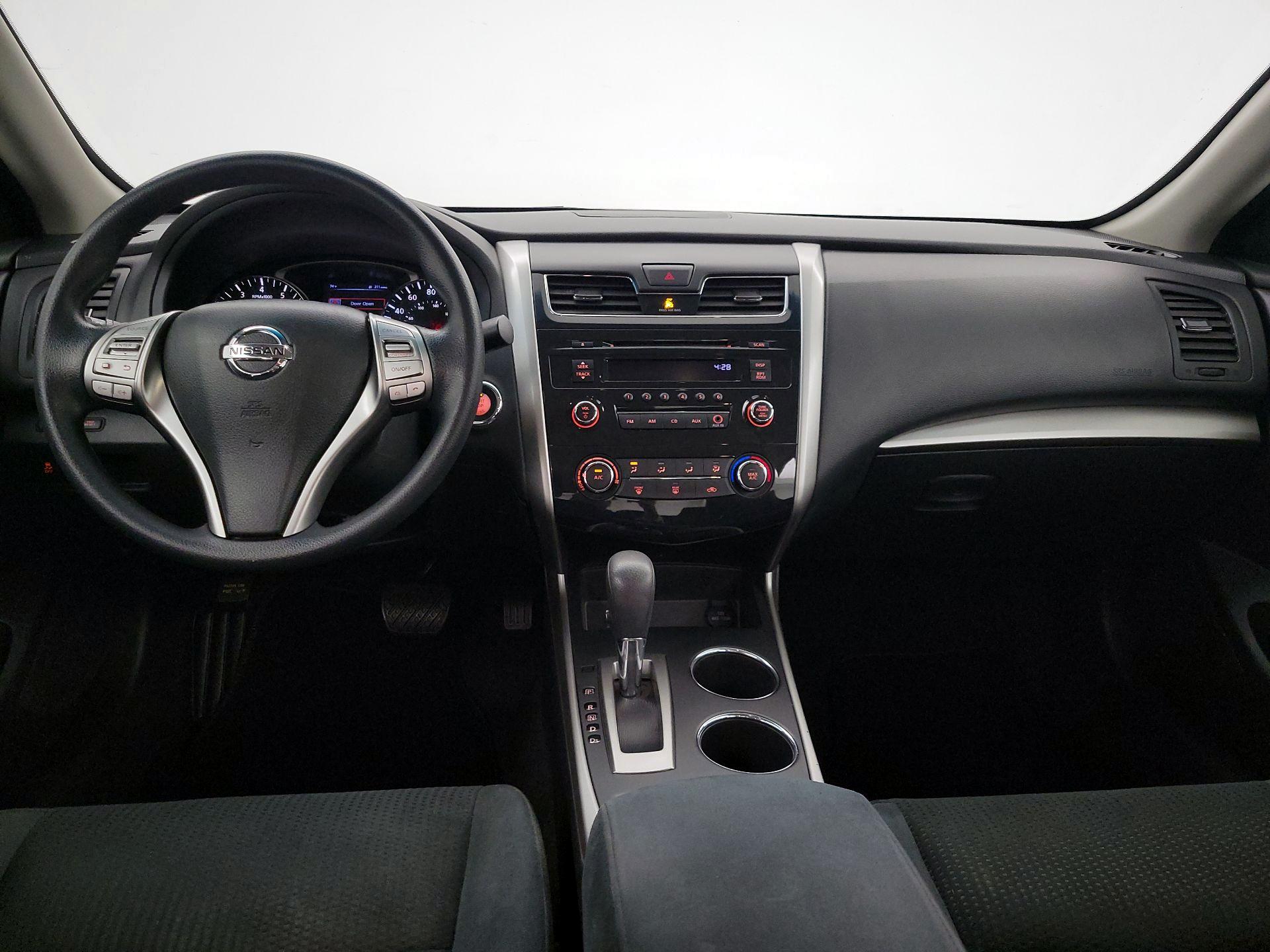 Thumbnail: 2015 Nissan Altima - 9