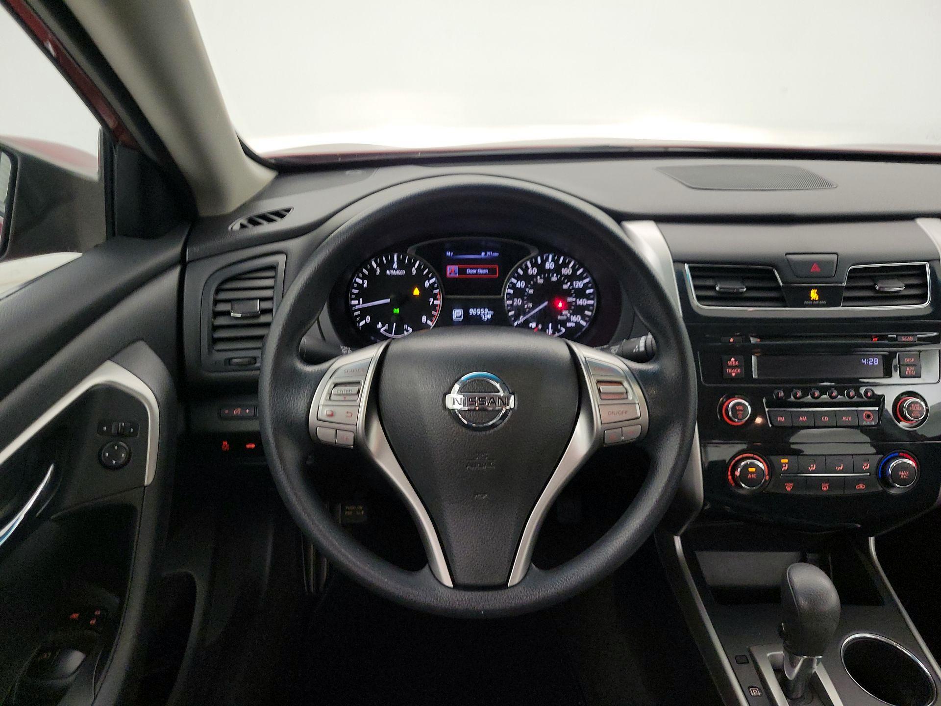 Thumbnail: 2015 Nissan Altima - 10