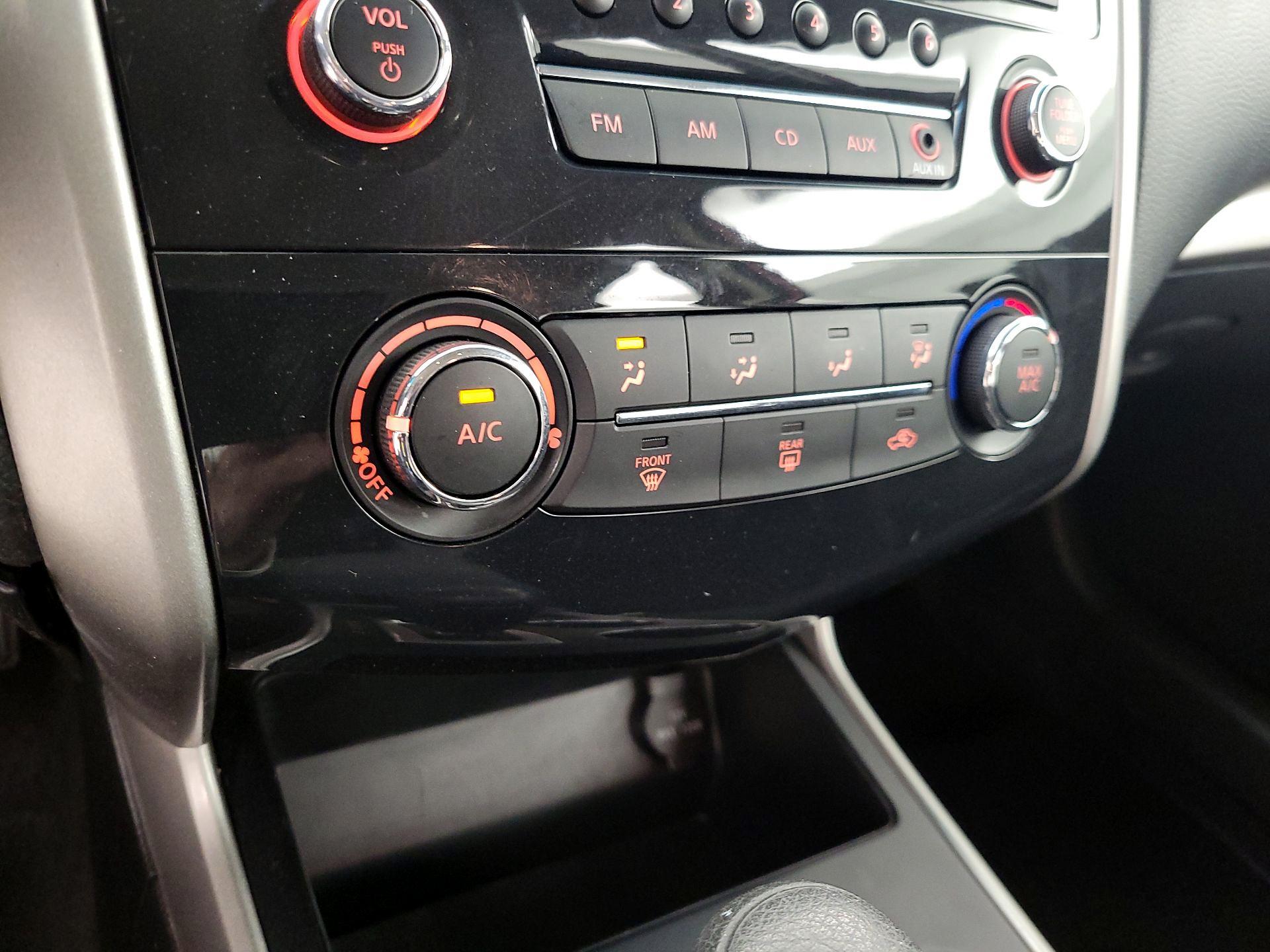 Thumbnail: 2015 Nissan Altima - 15