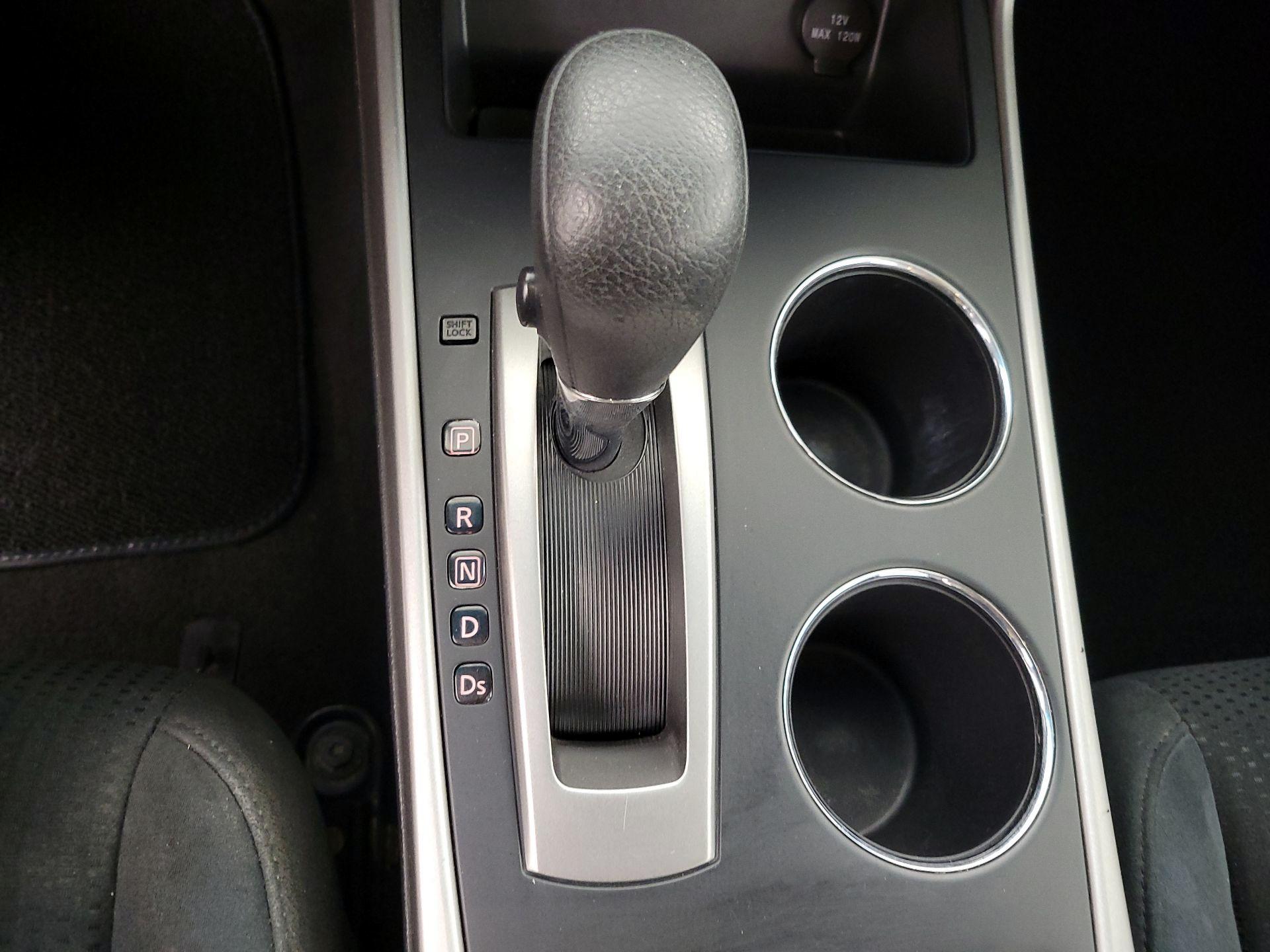 Thumbnail: 2015 Nissan Altima - 16