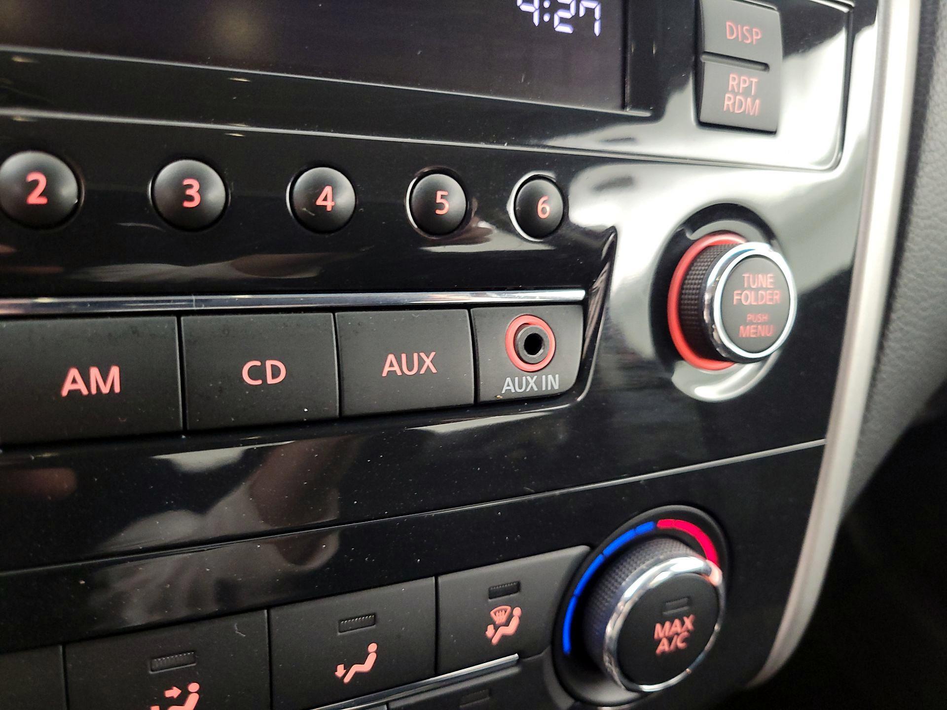Thumbnail: 2015 Nissan Altima - 17