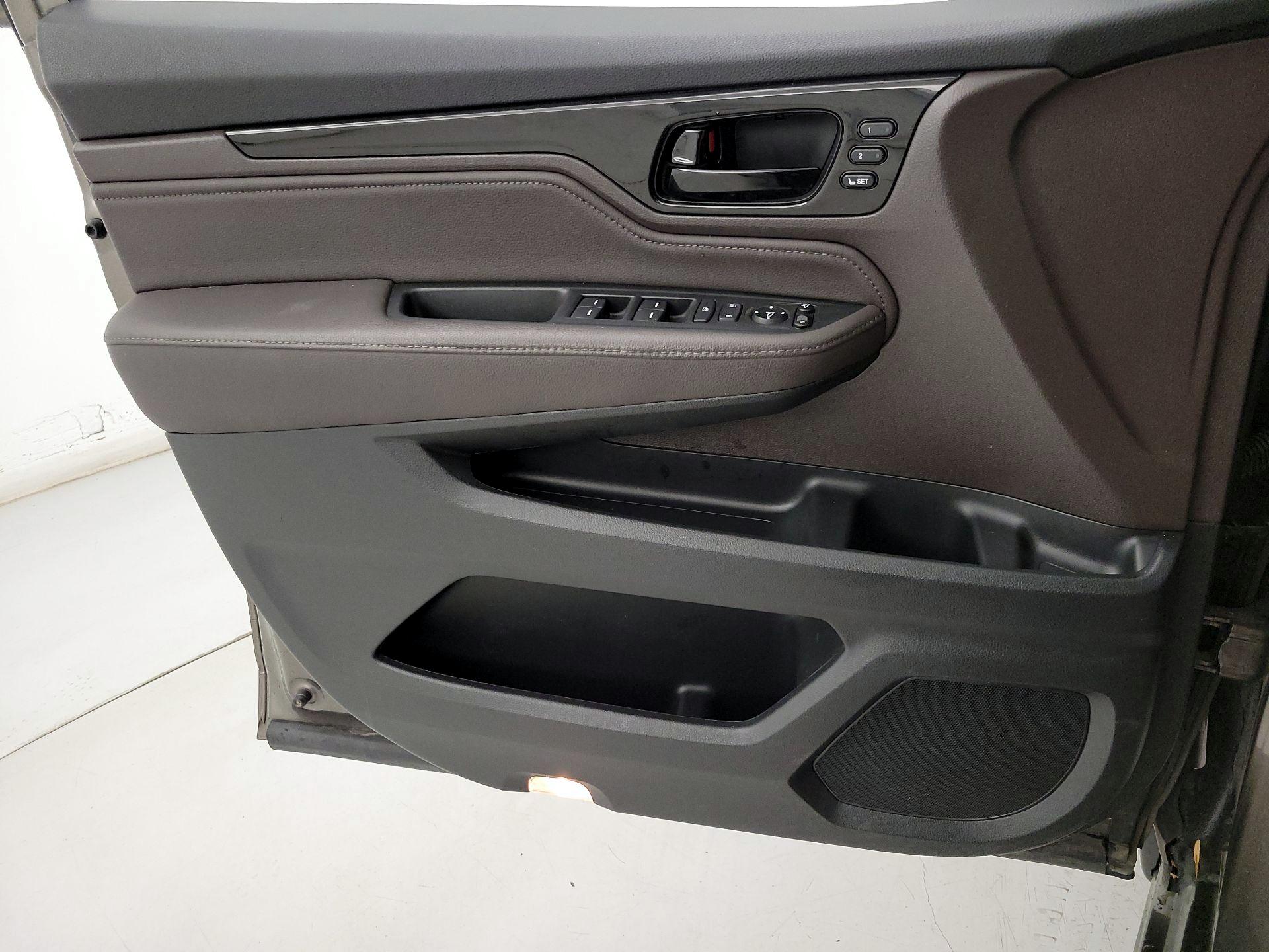 Thumbnail: 2019 Honda Odyssey - 12