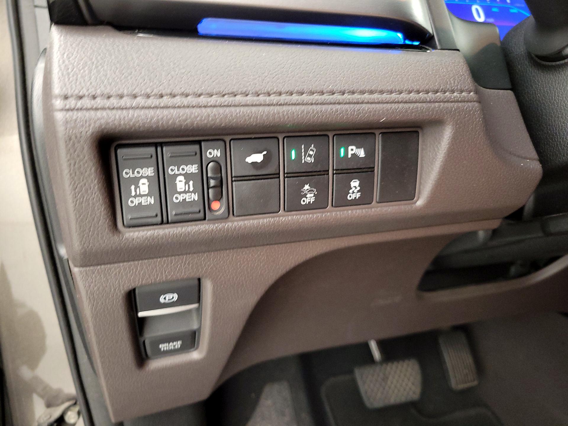 Thumbnail: 2019 Honda Odyssey - 13