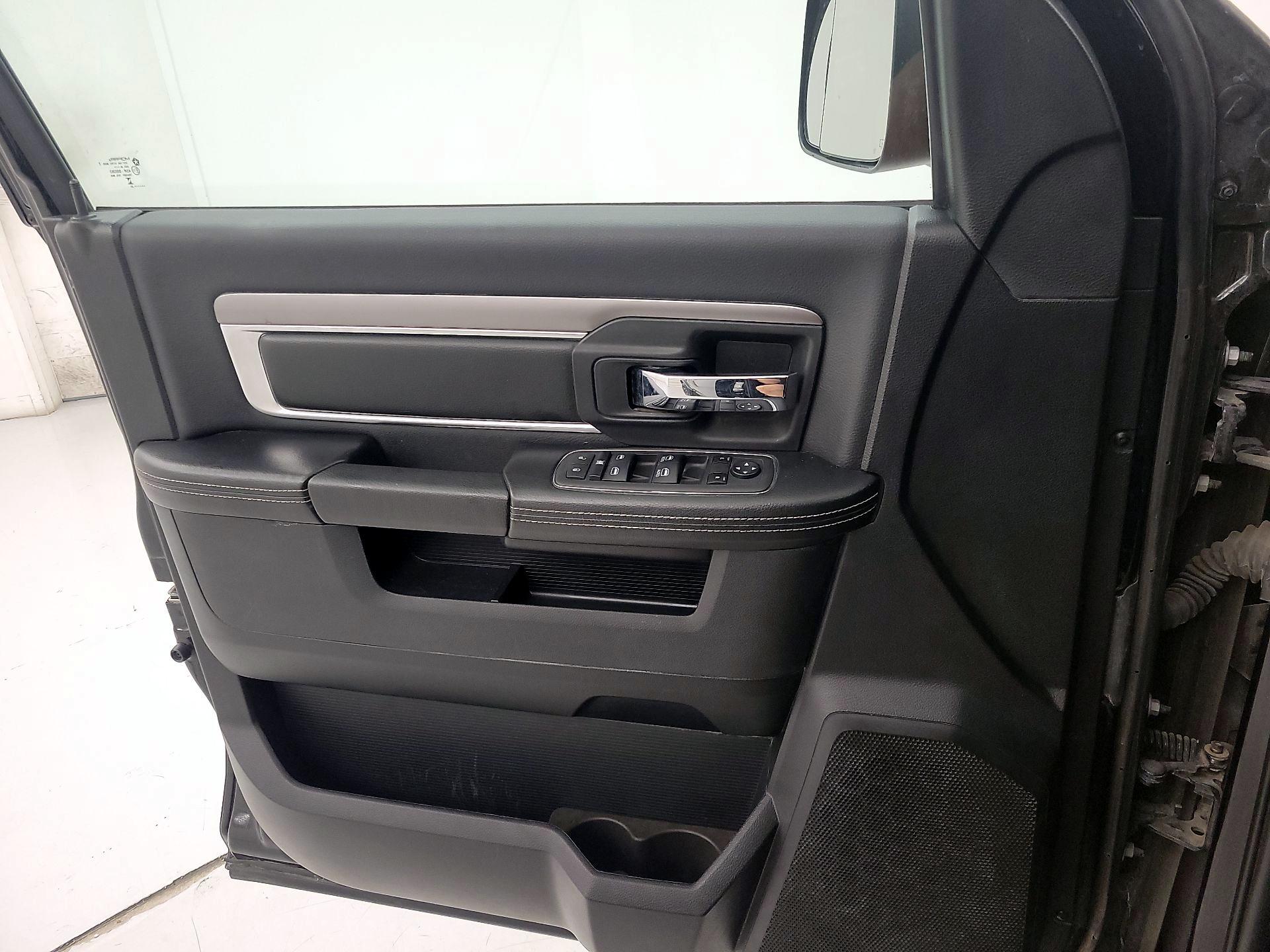 Thumbnail: 2023 RAM 1500 Classic - 12